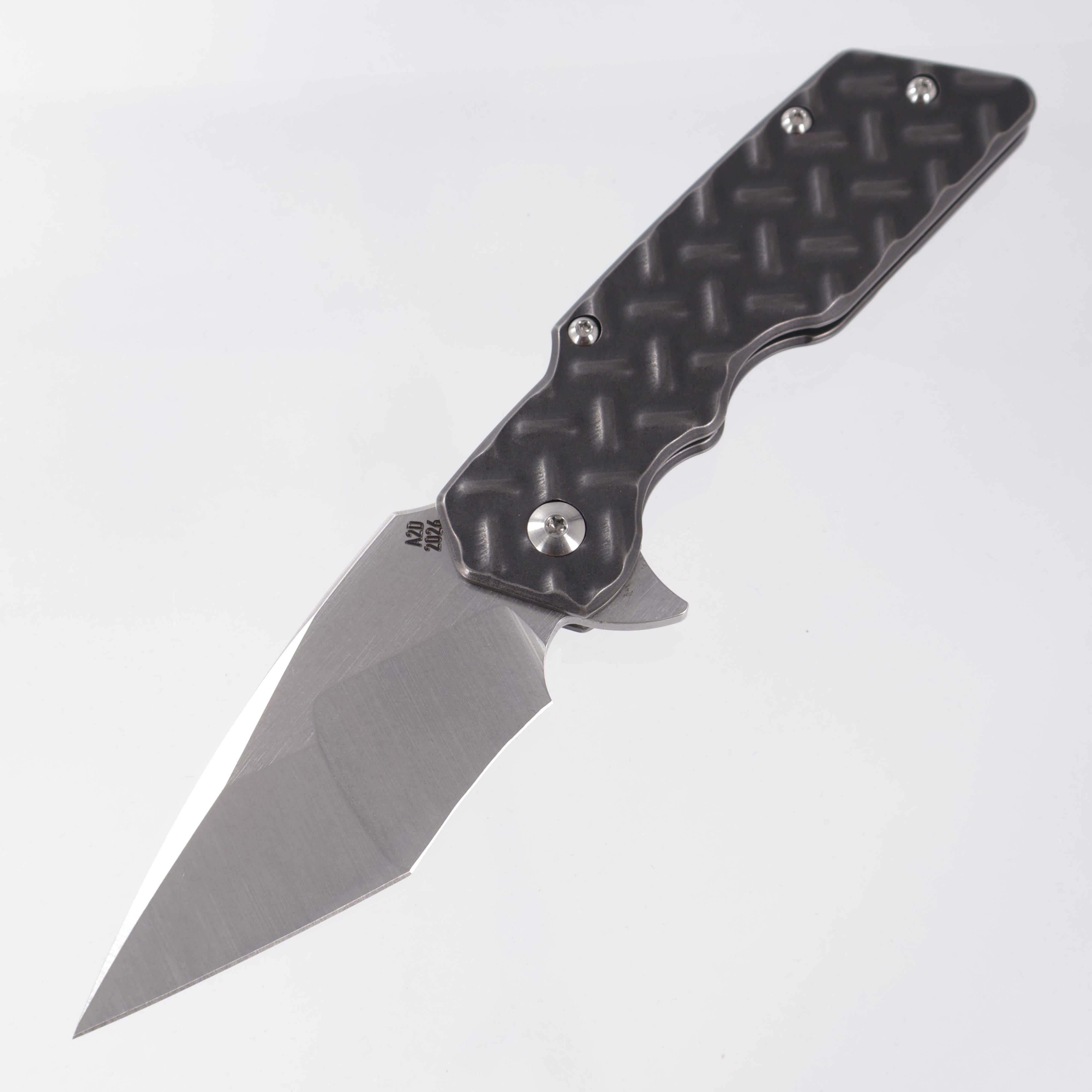 Attn2Detail Mercantile Mk.1 Large Gen4 Hissatsu Compound Grind (no blade hole) - Blackwash Treadplate Titanium - Stonewash Satin Magnacut