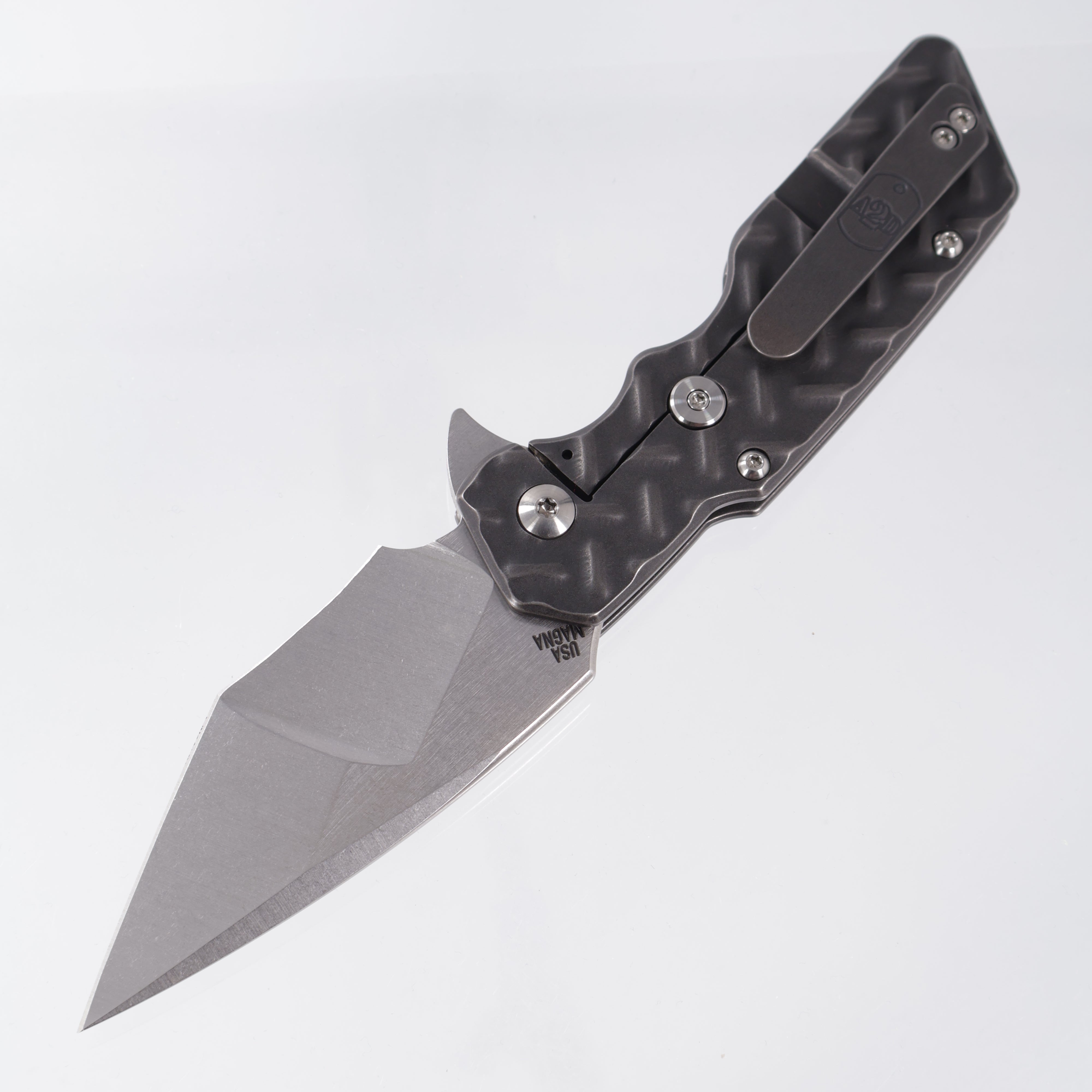 Attn2Detail Mercantile Mk.1 Large Gen4 Hissatsu Compound Grind (no blade hole) - Blackwash Treadplate Titanium - Stonewash Satin Magnacut