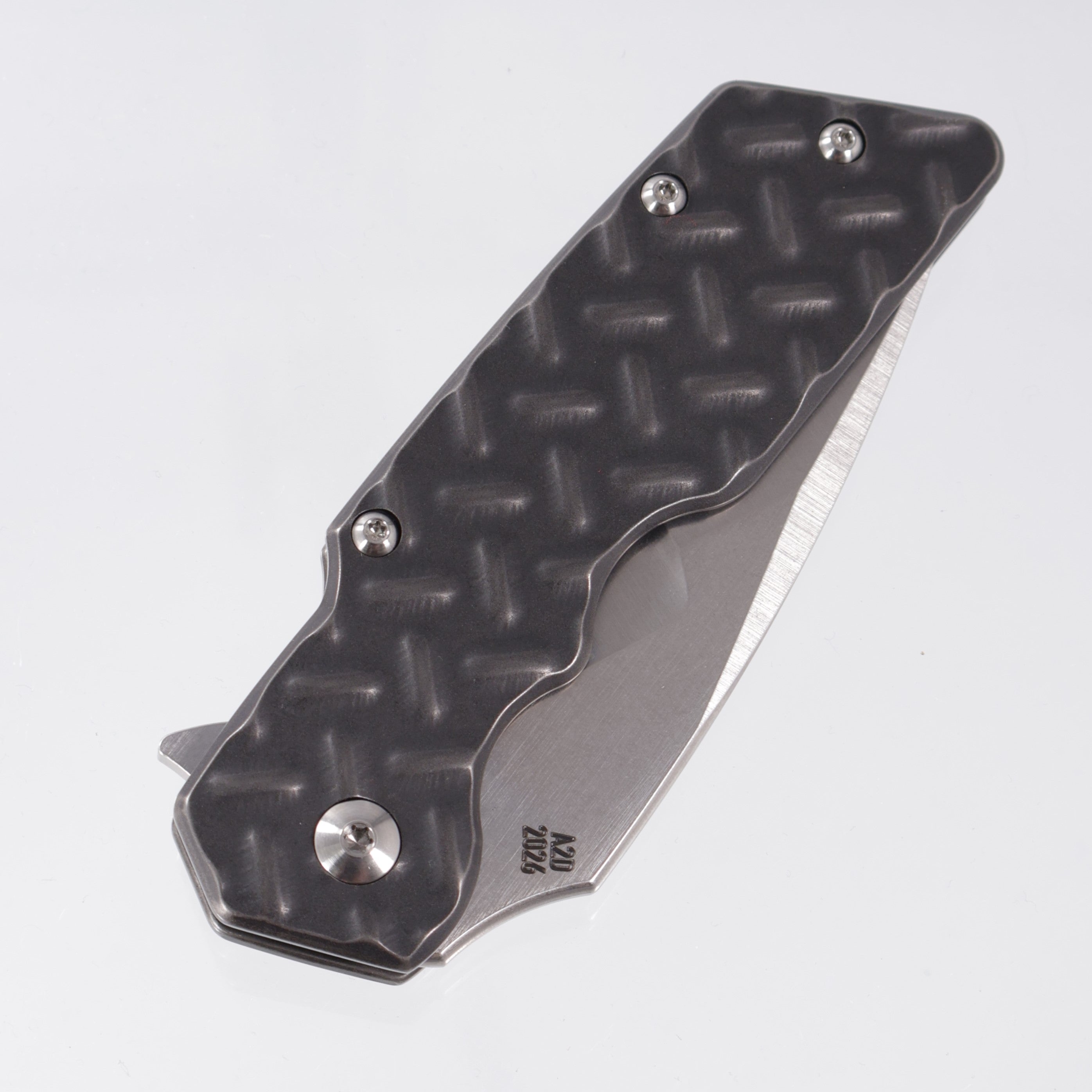 Attn2Detail Mercantile Mk.1 Large Gen4 Hissatsu Compound Grind (no blade hole) - Blackwash Treadplate Titanium - Stonewash Satin Magnacut