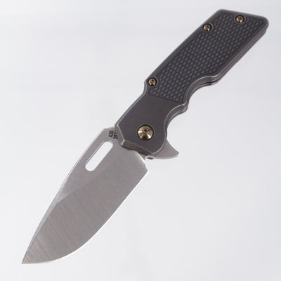 Attn2Detail Mercantile Mk.1 Large Gen4 Drop Point Rising Grind - Blackwash Contoured M16 Grip Titanium w/ Bronze Hardware - Stonewash Satin Magnacut