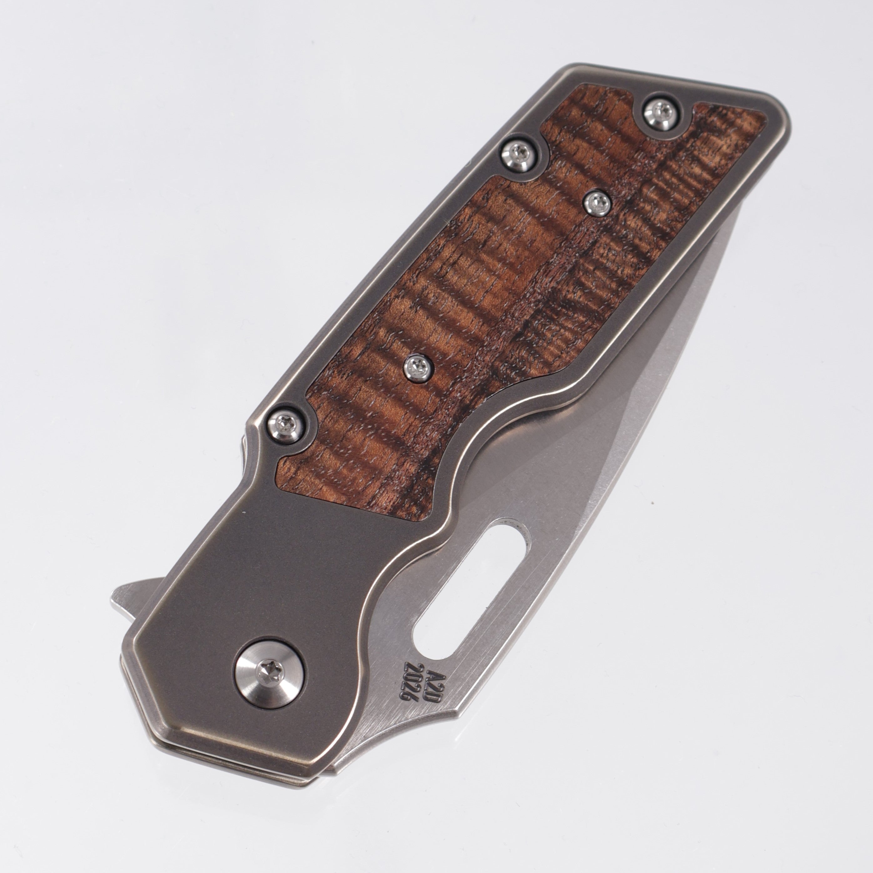 Attn2Detail Mercantile Mk.1 Large Gen4 Drop Point Rising Grind - Blackwash Titanium w/ Koa Wood Inlay - Stonewash Satin Magnacut