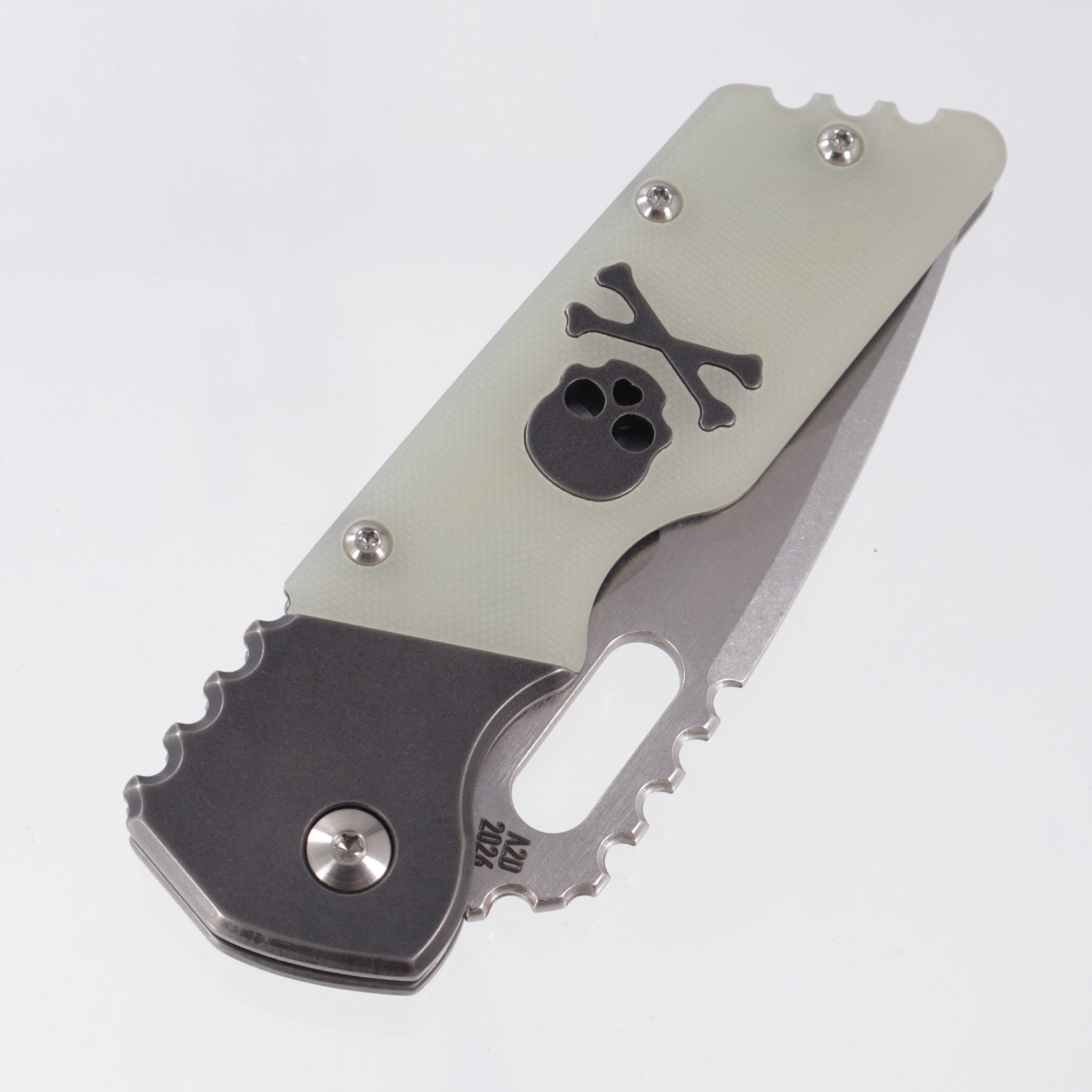 Attn2Detail Mercantile Mk.2 Large Gen4 Hissatsu Compound Grind - Blackened Titanium w/ Jade G10 Skull & Crossbones Inlay - Stonewash Satin Magnacut