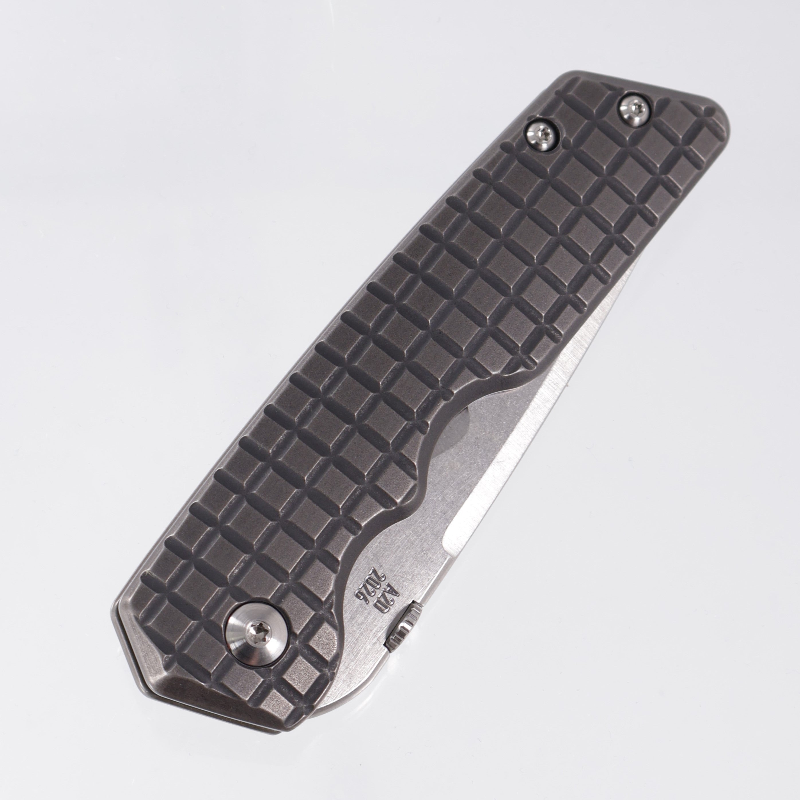 Attn2Detail Mercantile Mk.3 Large Gen4 Hissatsu Compound Grind - Blackened Contoured Frag Titanium - Stonewash Satin Magnacut