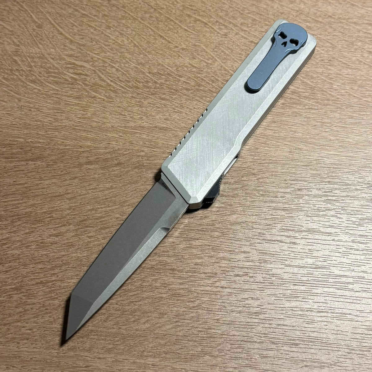 Chaves Dissident Tanto -  Clear Crosshatch Aluminum w/ GTA Camo Carbon Inlay & Blue Ano Clip - Stonewash M390