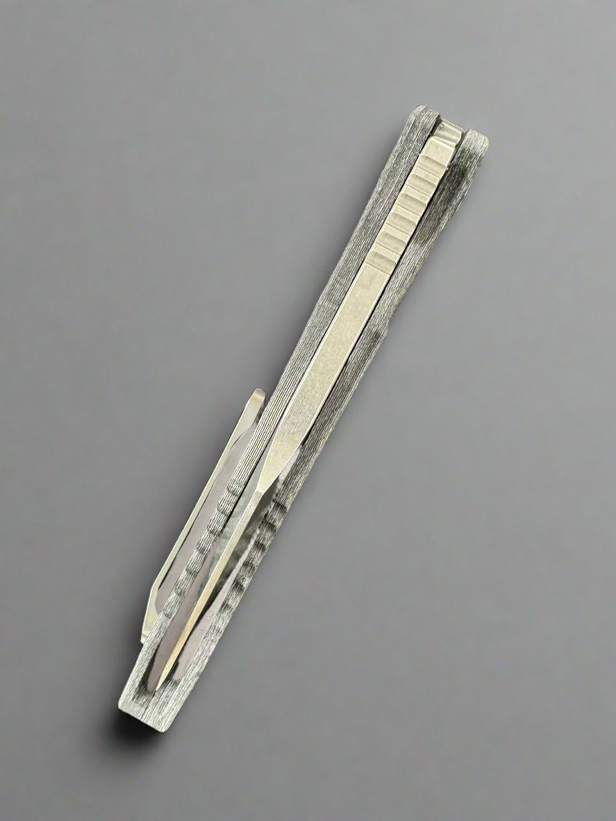 Heretic Knives Pariah M/A Button Lock White Camo Carbon Handles w/ Stonewash MagnaCut