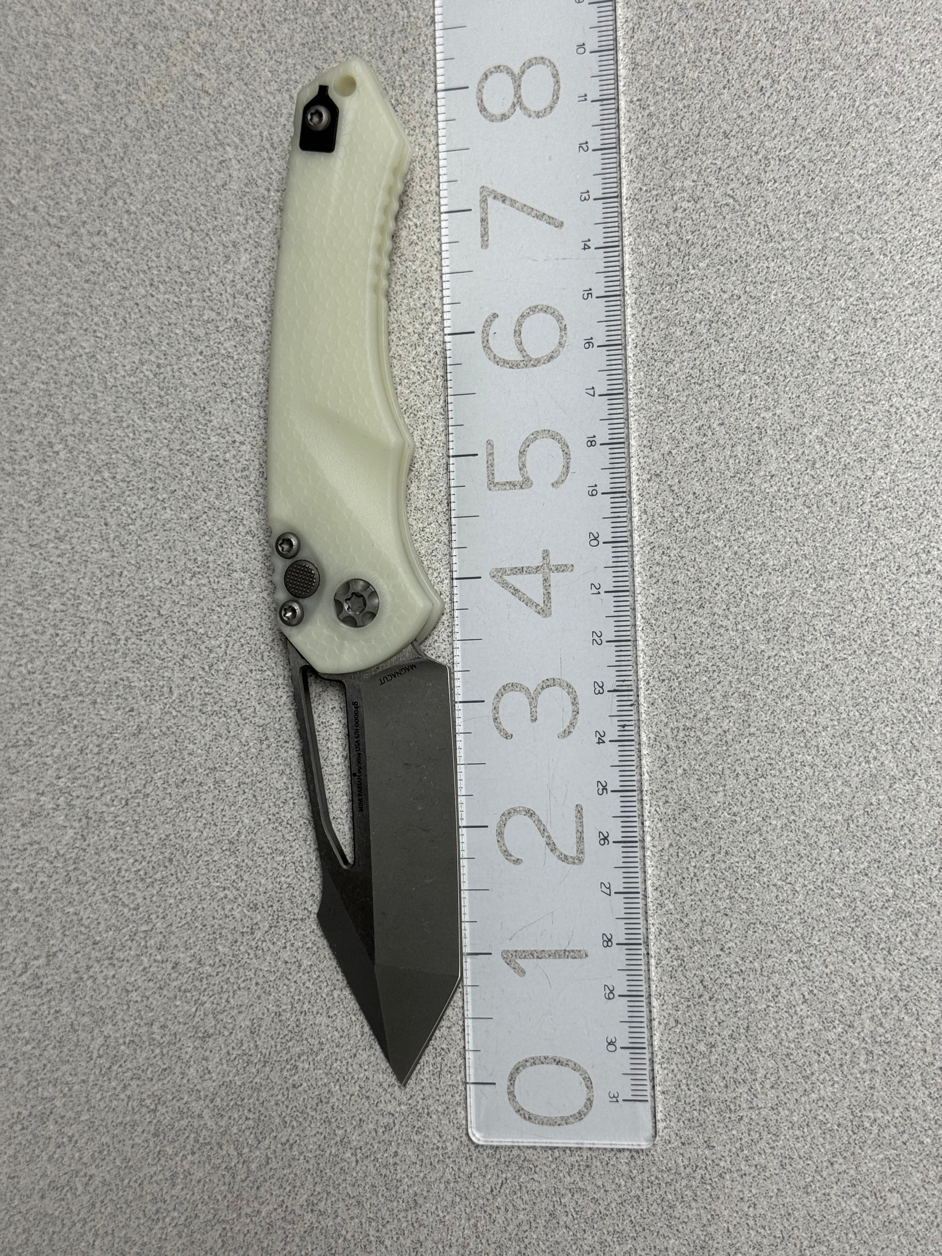 Heretic Mini Pariah Tanto Battleworn GITD Handle H053-5A-GLO BROP Exclusive Magnacut