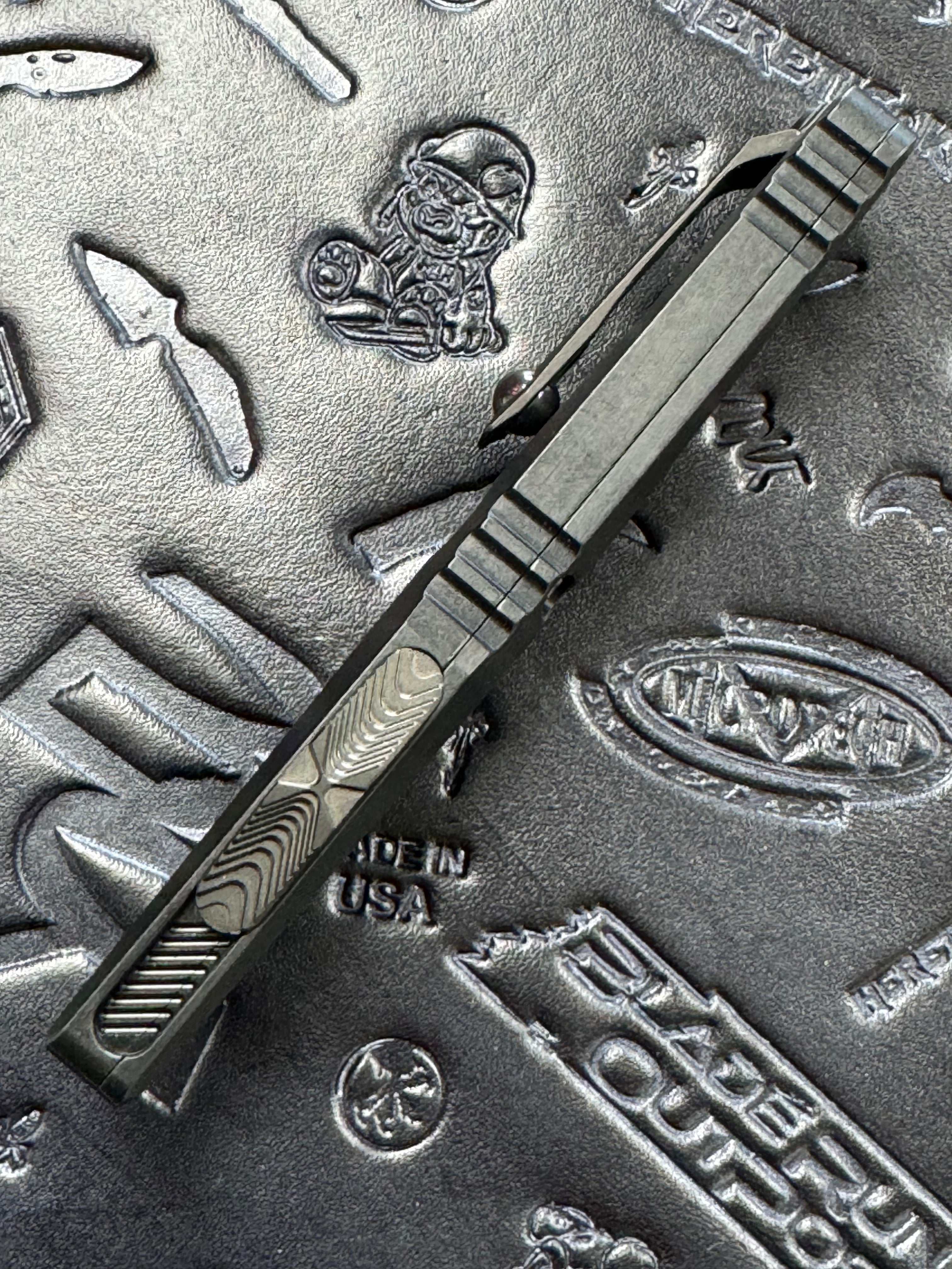 Microtech Knives Combat Troodon Gen III LT Interceptor Vegas Forge DLC Damascus & Black Hefted Handle w/ Two Tone DLC Hardware Signature Series 1217-16 MS4