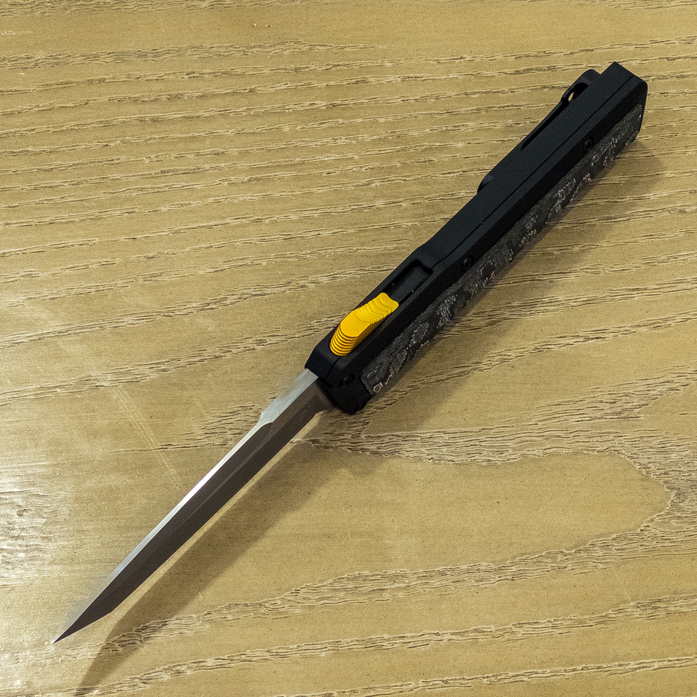 Chaves Dissident - Scrooge McDuck CF Inlaid Black Blasted Aluminum - Tanto M390 Stonewash - 723587150776