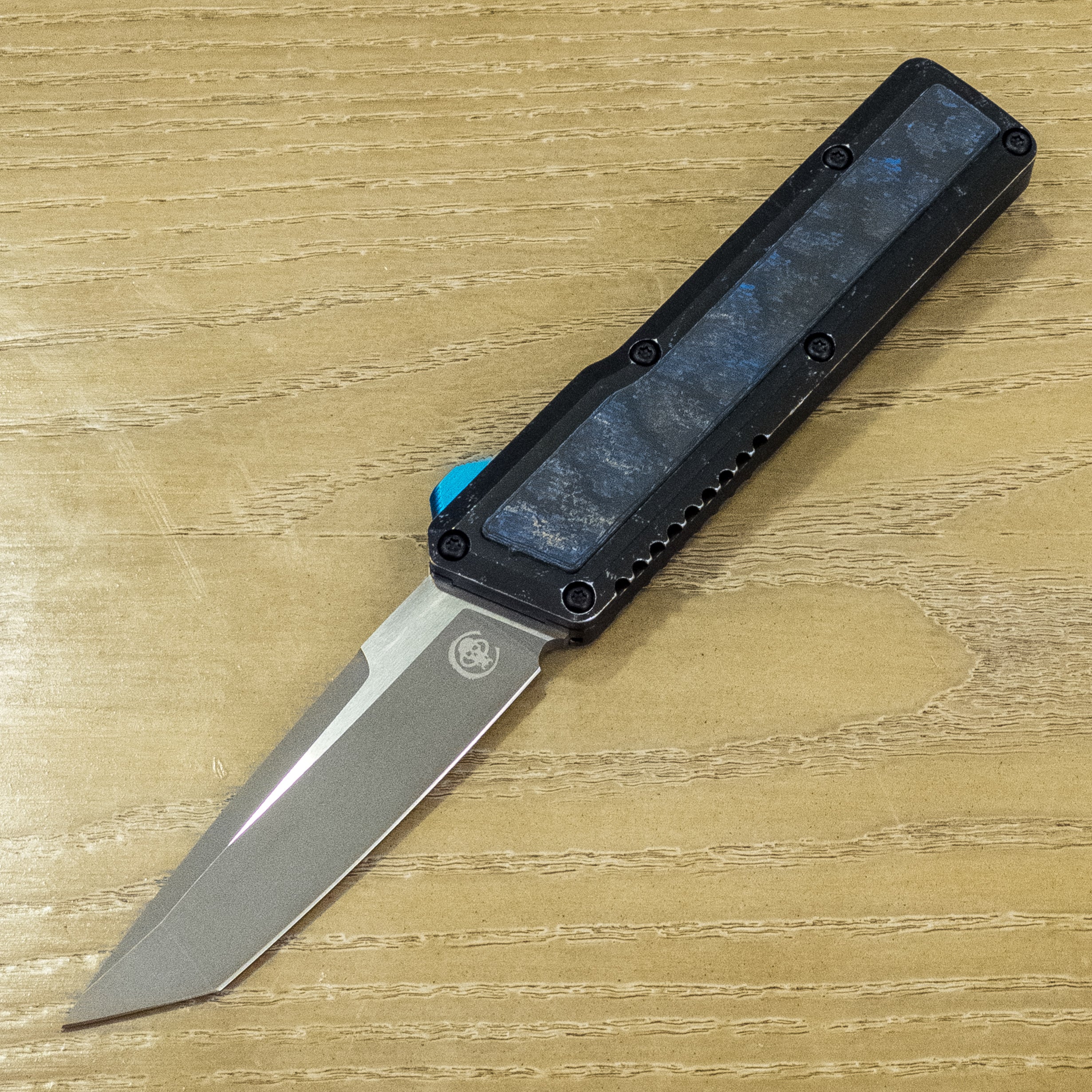 Chaves Dissident - Electric Blue CF Inlaid BattleBlack Aluminum - Tanto M390 Stonewash - 723587150813