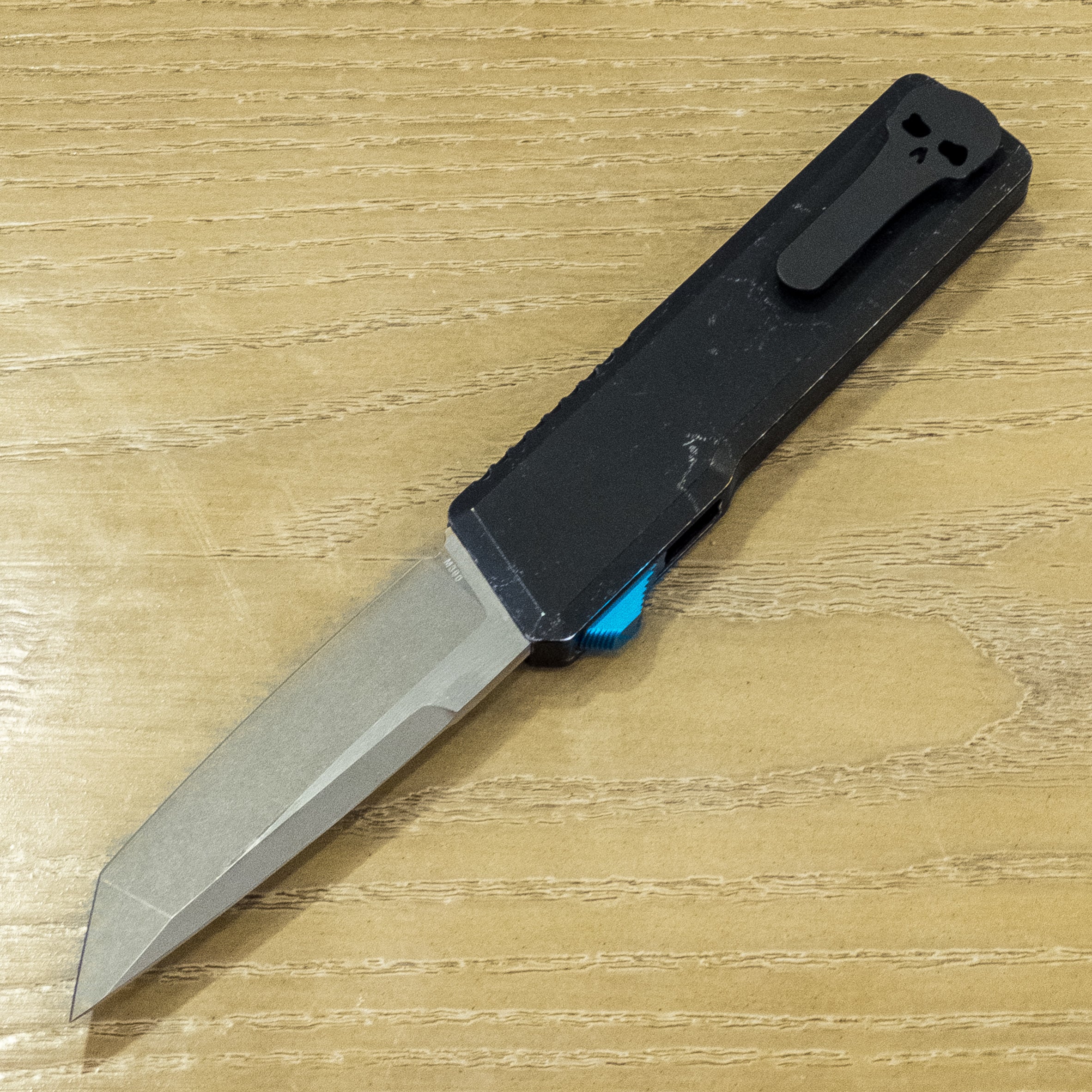 Chaves Dissident - Electric Blue CF Inlaid BattleBlack Aluminum - Tanto M390 Stonewash - 723587150813