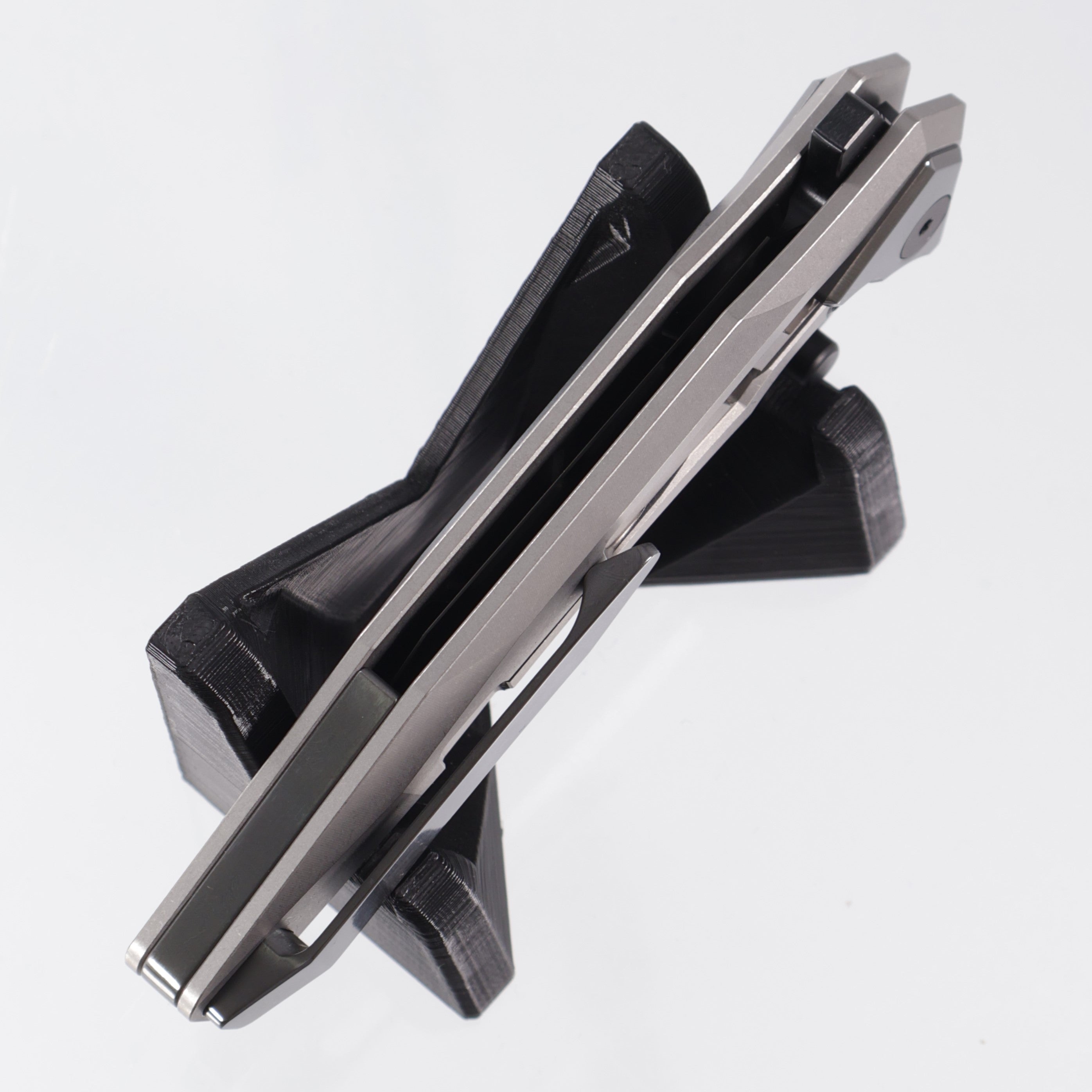 Arcane Design Creature Tanto Silver Screen Edition - Stonewash Titanium w/ Polished Zirconium Pivot Collars, Clip & Backspacer - Satin DLC 20CV