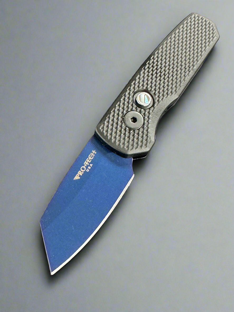 Pro-Tech Runt 5 w/ Black Textured Handle & Mother of Pearl Button w/ Sapphire MagnaCut Reverse Tanto R5406-SB