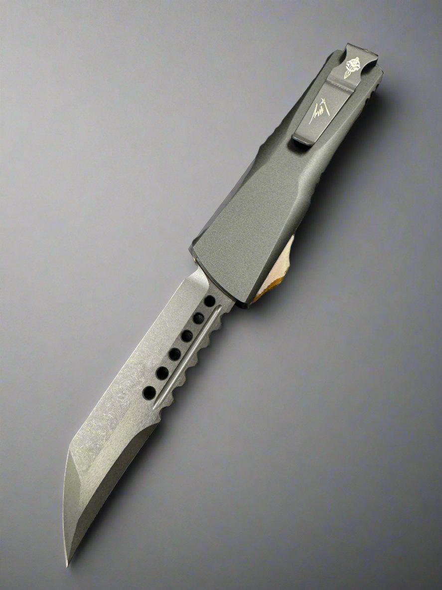 Microtech Combat Troodon DLC Hellhound w/ Fluted Ultem Top/Button 219-1DLCTULS