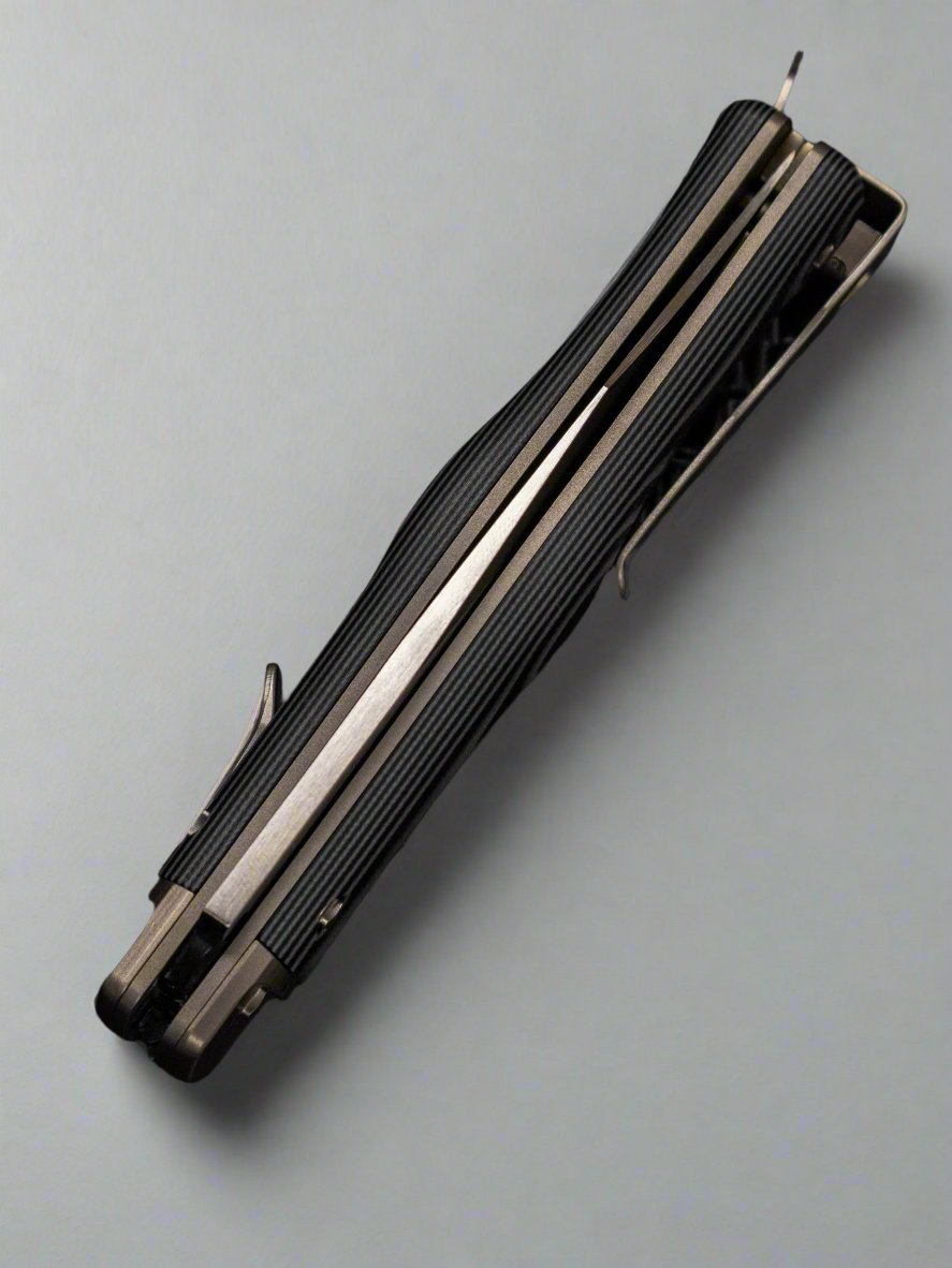Pre Owned MICROTECH GREEN OSS COBRA KNIFE, AUTO LEVER LOCK, BLACK TWO TONE PART SER BLADE, 137-2GR