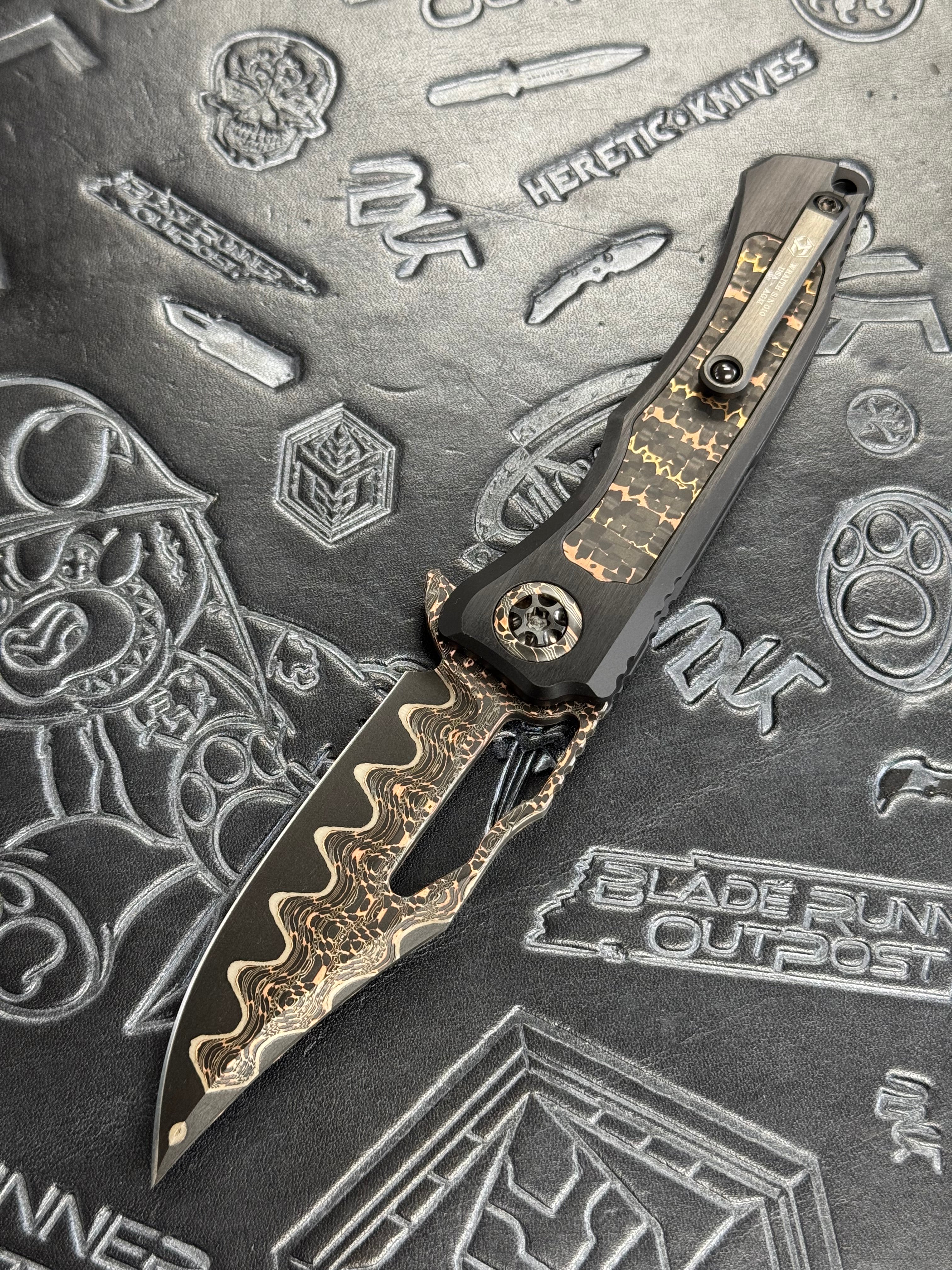 Heretic Knives Custom Wraith V4 Manual w/ Snakeskin Carbon Fiber Inlays & Hand Ground Vegas Forge Damascus Bowie