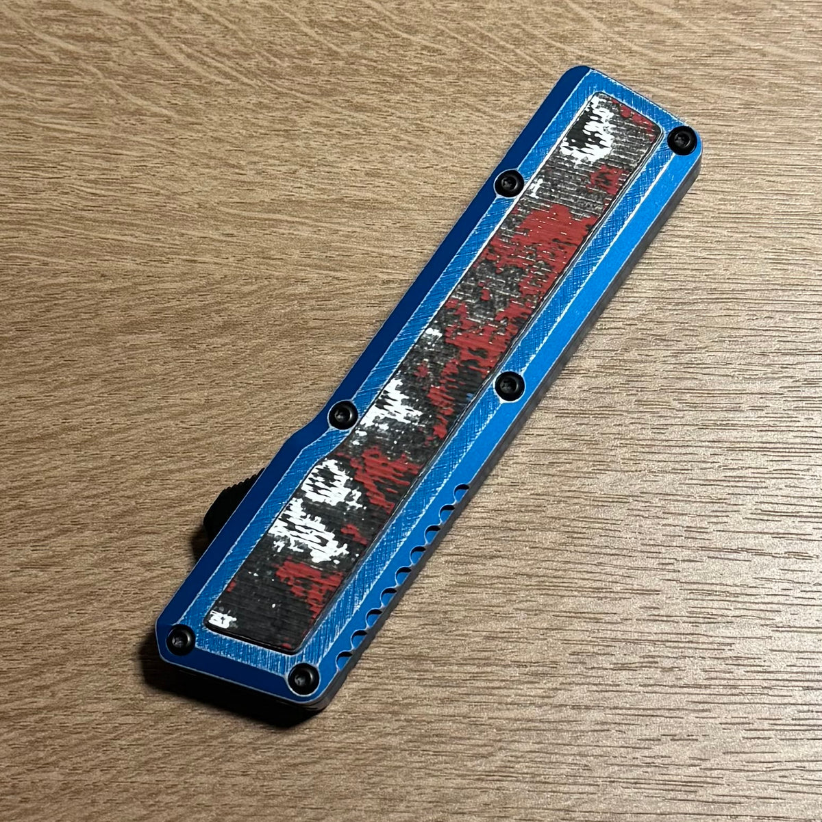 Chaves Dissident Tanto - Blue Crosshatch Aluminum w/ Nebula Fat Carbon Inlay - Stonewash M390