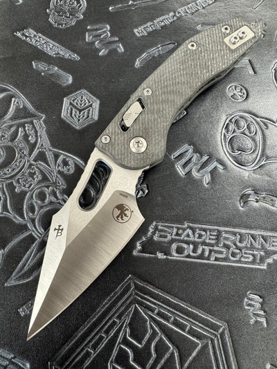 Microtech Knives Manual Stitch RAM LOK Fluted Carbon Fiber & Satin M390MK Signature Series 169RL-4 FLCFS