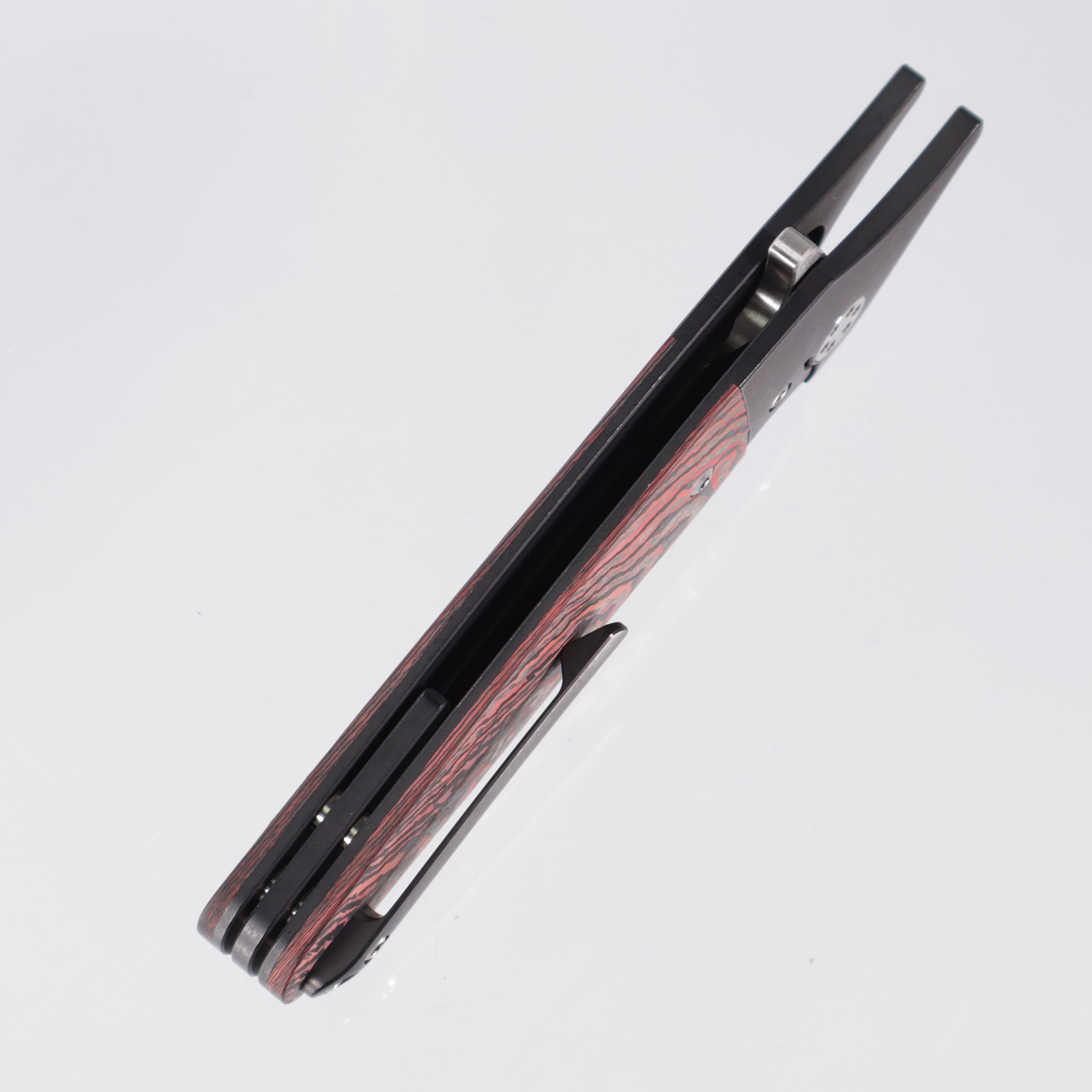 Beans Blades Javelin Folder - Black PVD Titanium - Crosscut Lava Flow Fat Carbon - Satin M390