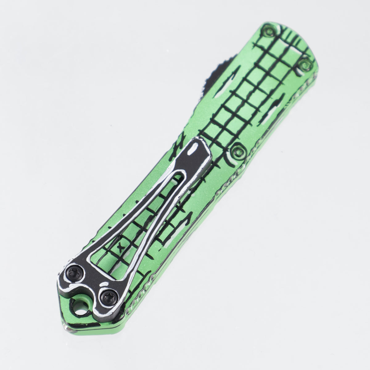 Heretic Manticore S Bowie - Toxic Green Cel-Shade - Magnacut - H022BF-CS-TX *PRE-OWNED*