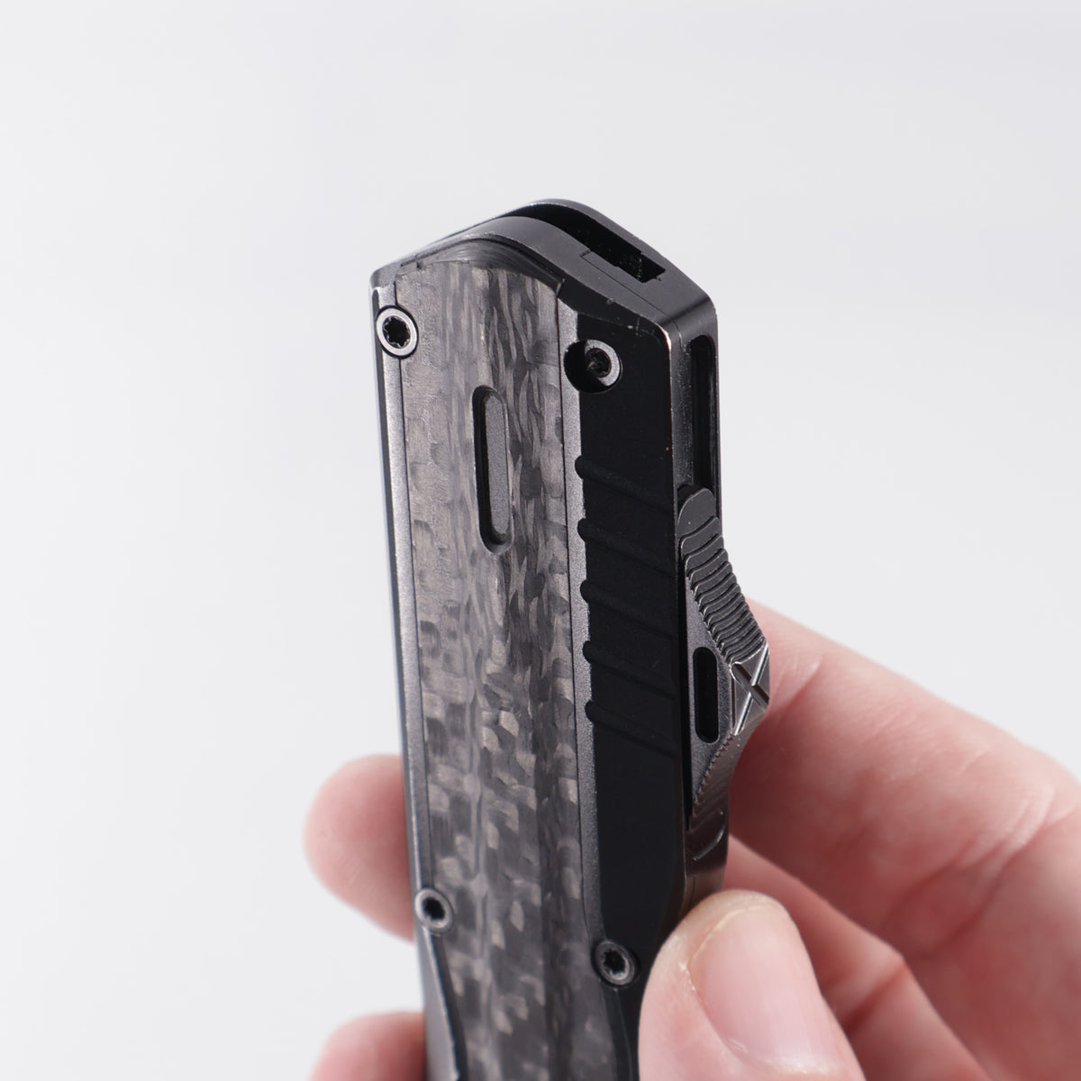Maxace Medusa OTF Double Edge - Black Aluminum w/ Carbon Fiber Inlays - Satin Magnacut - X06B *PRE-OWNED*