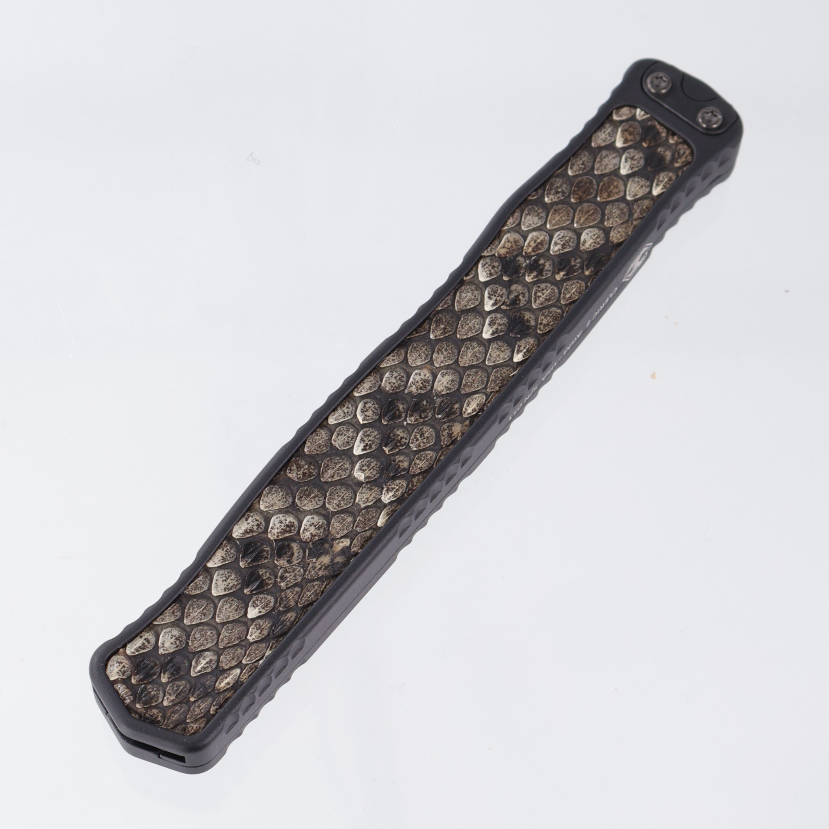 Heretic Cleric II Double Edge Custom - High Sheen DLC M390 - Aluminum Chassis w/ Eastern Diamondback Rattlesnake Inlays, Desert Ironwood button & DLC Hardware - S/N: 011 *PRE-OWNED*