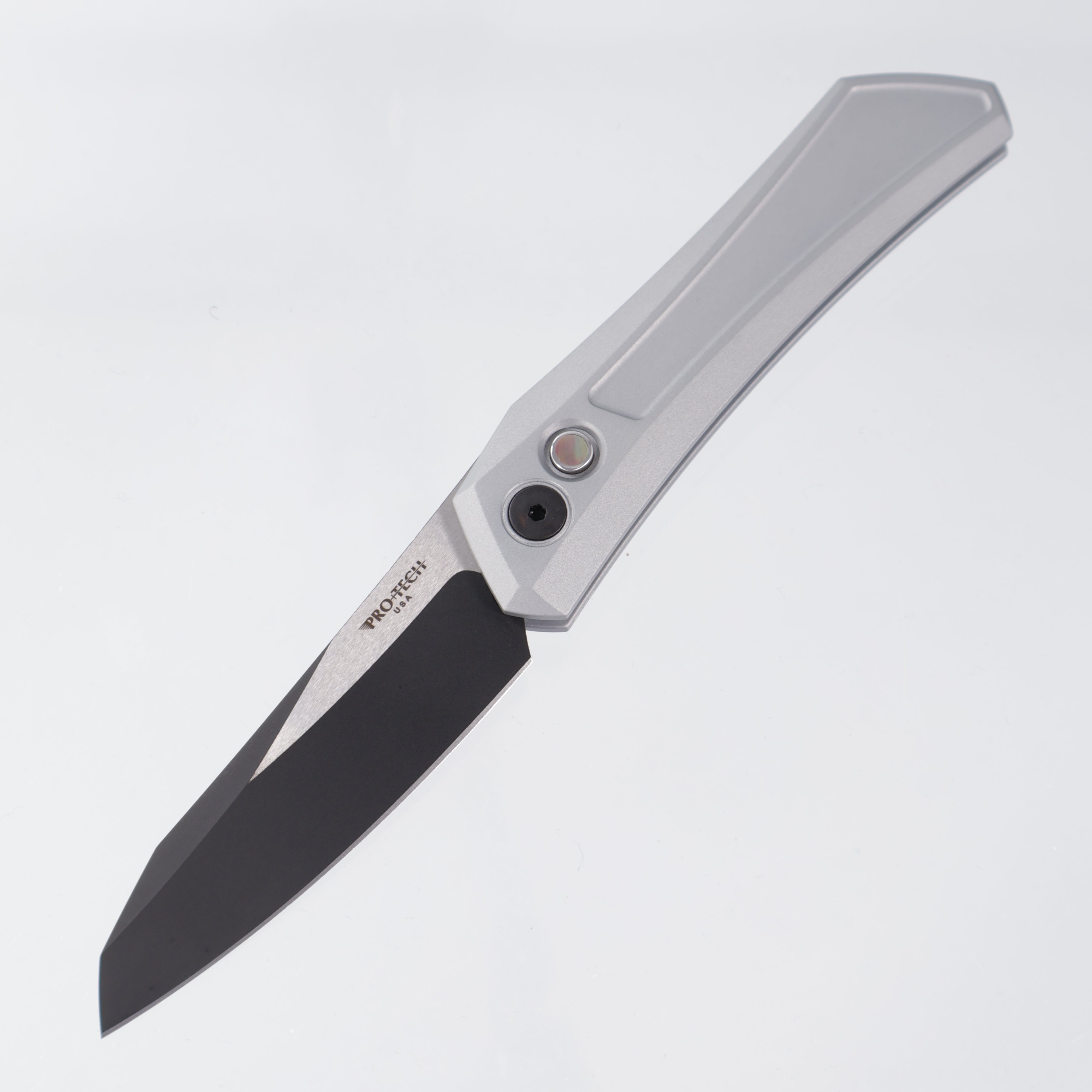 Pro-Tech Oligarch - Gray Aluminum w/ Black Lip Pearl Button - 2-Tone DLC Magnacut - 2024.BLADEWEST.05 *PRE-OWNED*