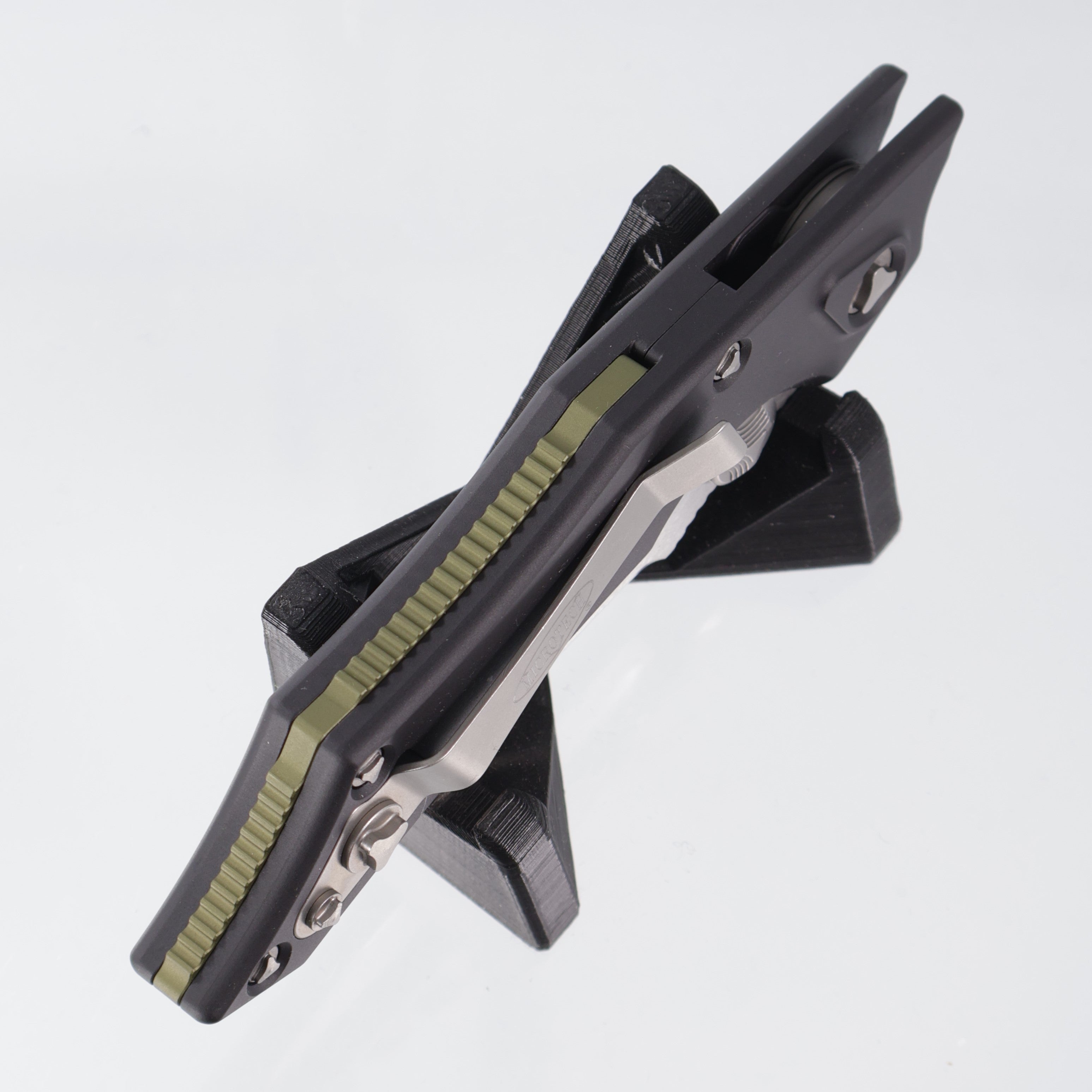 Microtech Selectfire Manual - Black Aluminum w/ Carbon Fiber Inlays & Green Backspacer - Satin Partial Serrate S35VN - 129-5 *PRE-OWNED*