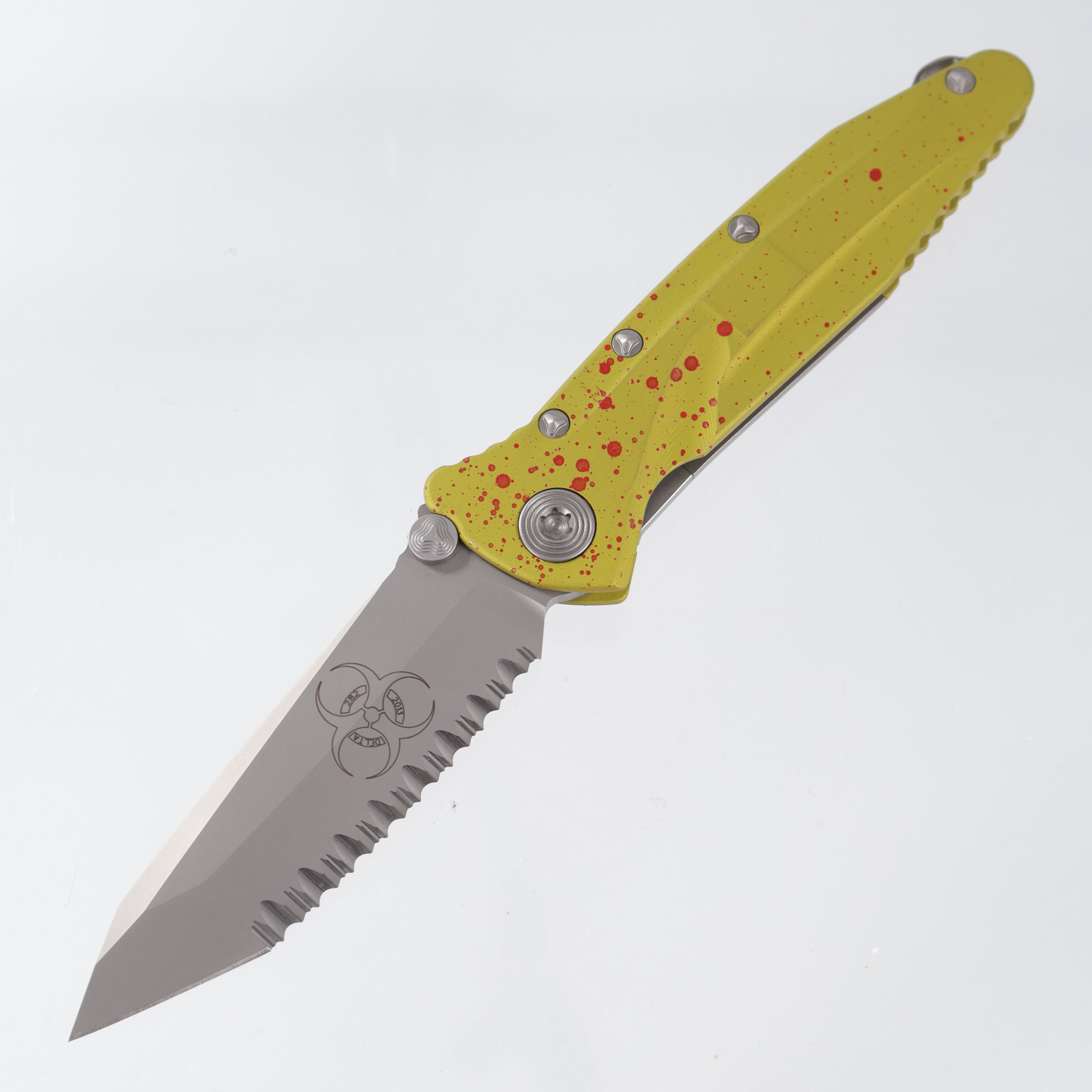 Microtech Socom Delta Manual Zombie-Tech Tanto - Zombie Splatter Yellow/Red Aluminum - Beadblast Full Serrate - A163-9Z *PRE-OWNED*