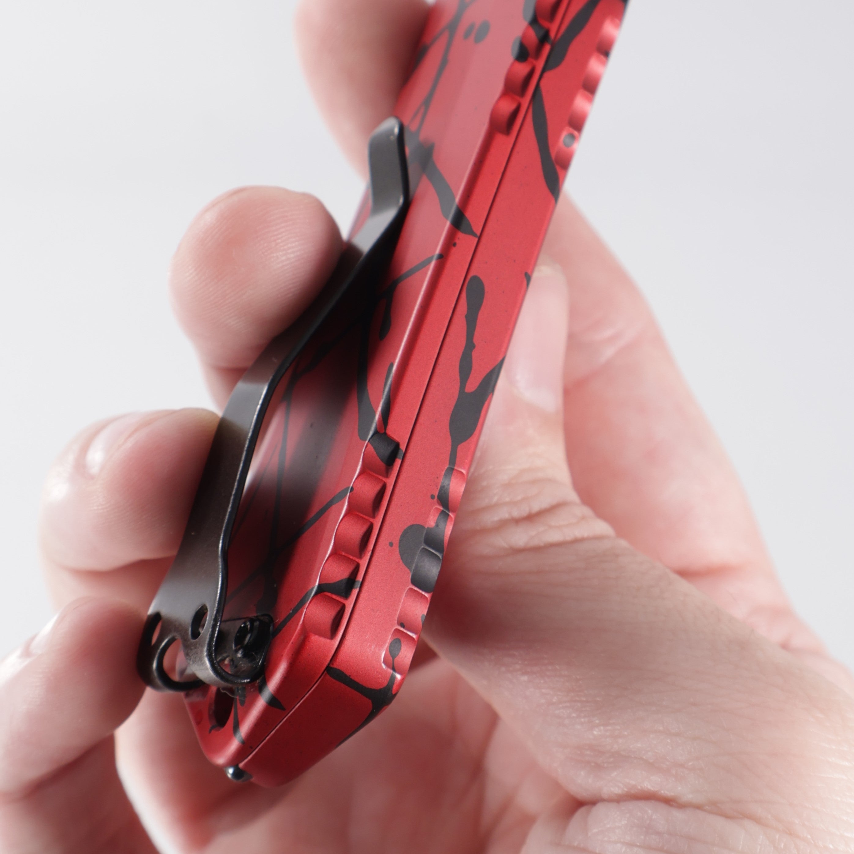 Heretic Manticore X Double Edge - Red w/ Black Splash Pattern Aluminum - DLC S35VN - H032-6A-REDBS *PRE-OWNED*