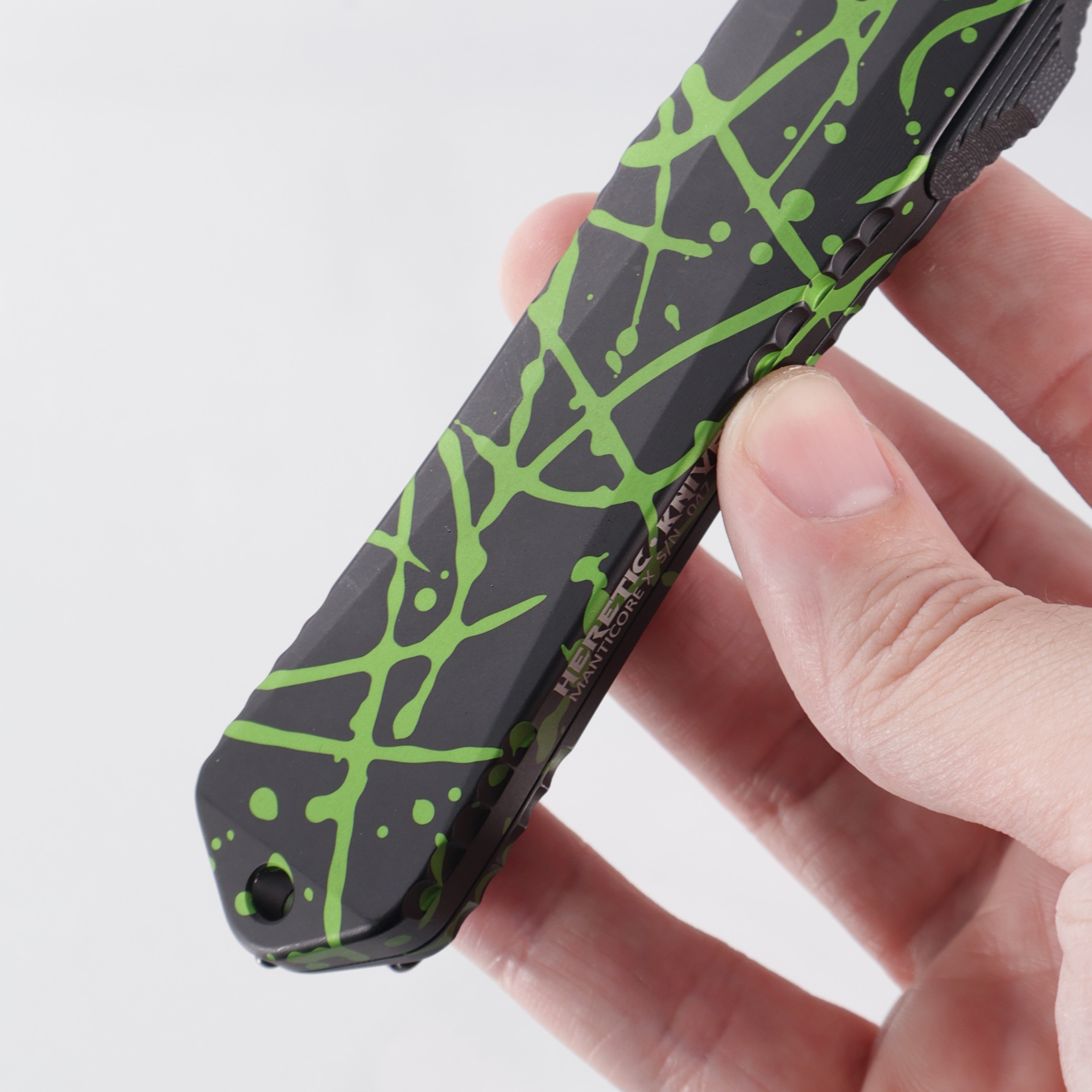 Heretic Manticore X Double Edge - Black w/ Green Splash Pattern Aluminum - DLC S35VN - H032-6A-GS *PRE-OWNED*