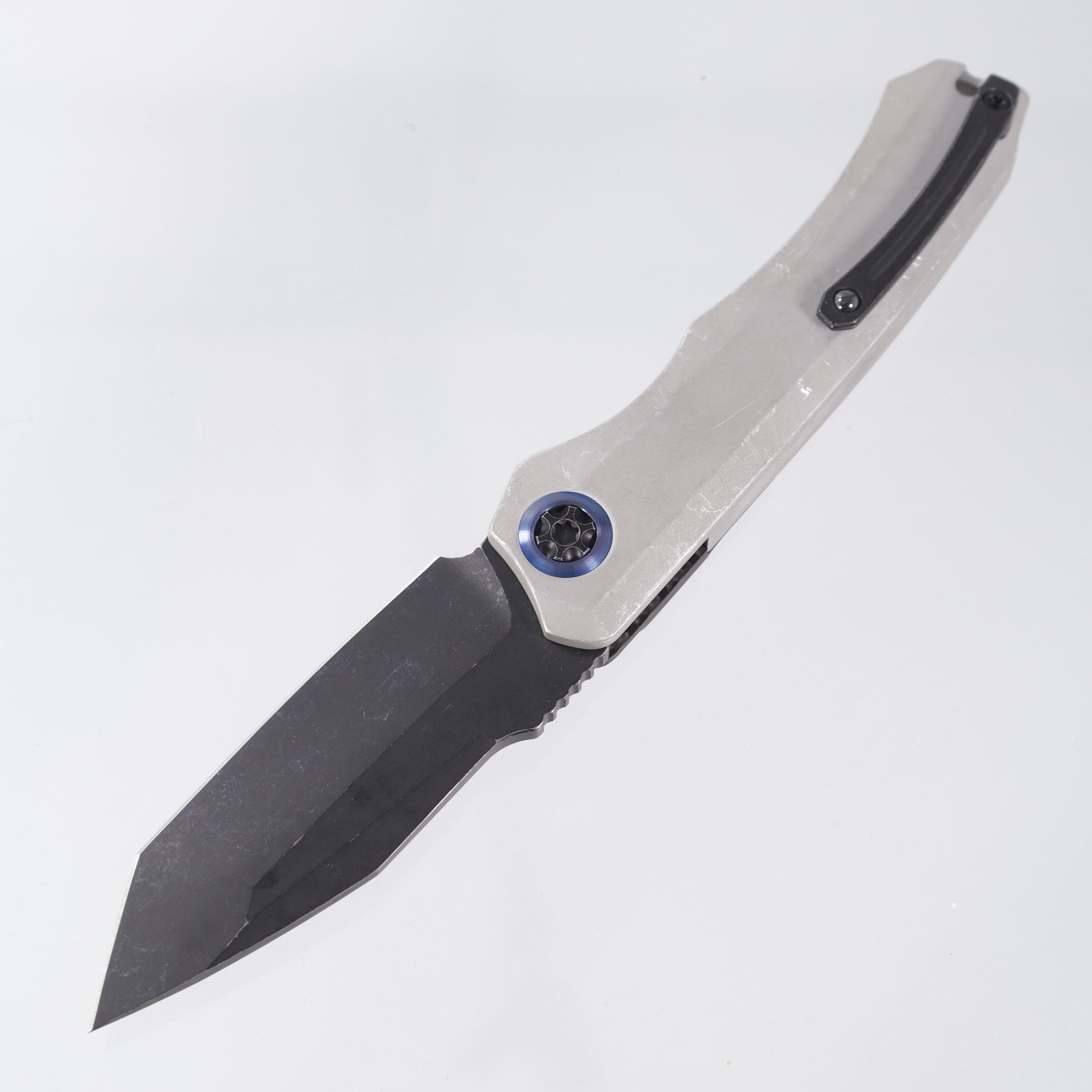 Heretic Wraith V2 Auto Tanto - Blizzardworn Aluminum w/ Carbon Fiber Bolster - Battle Black Elmax - H100-8A-BLIZZARD *PRE-OWNED*