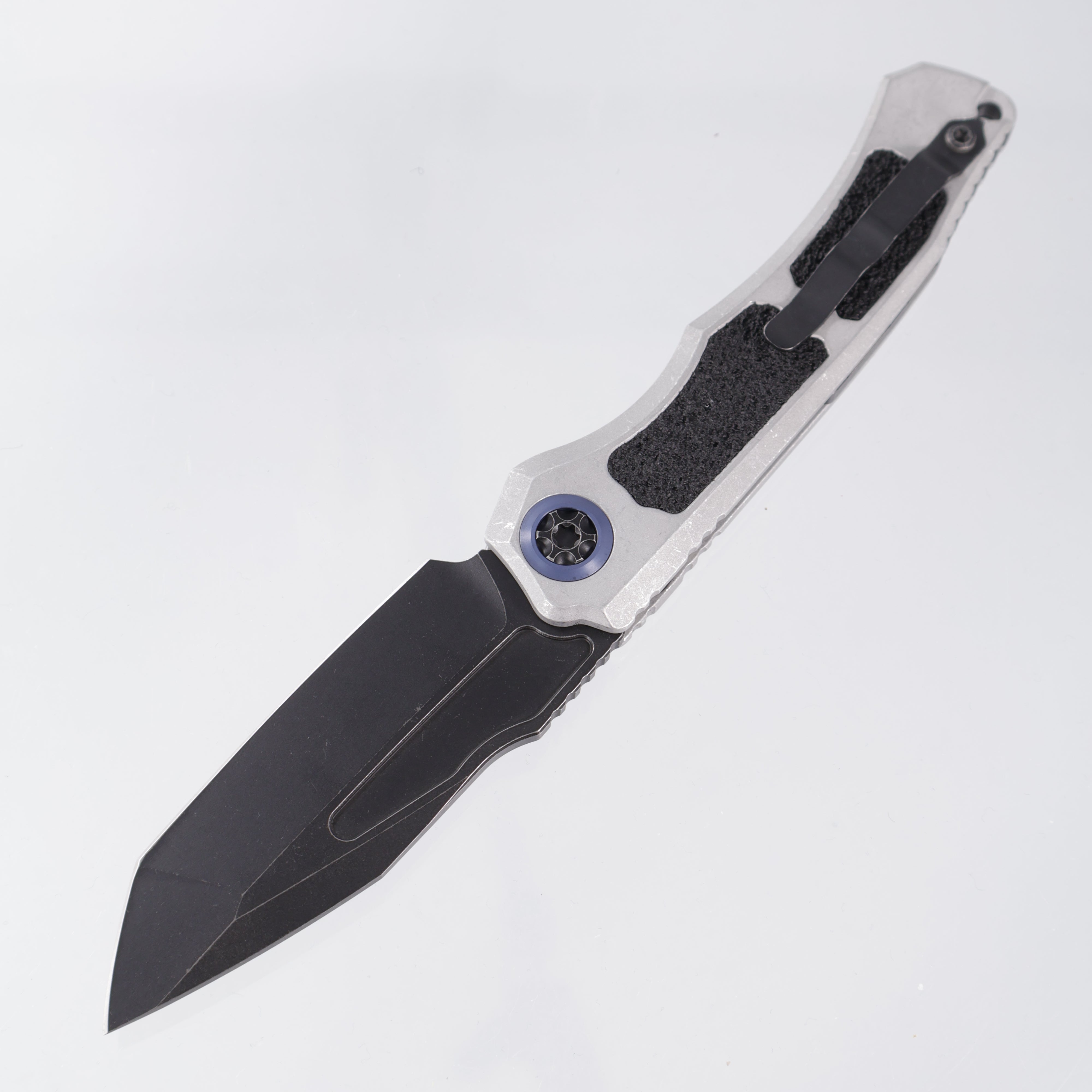 Heretic Wraith V4 Auto Tanto - Blizzardworn Aluminum - Battle Black Magnacut - H100-8A-BLZ *PRE-OWNED*