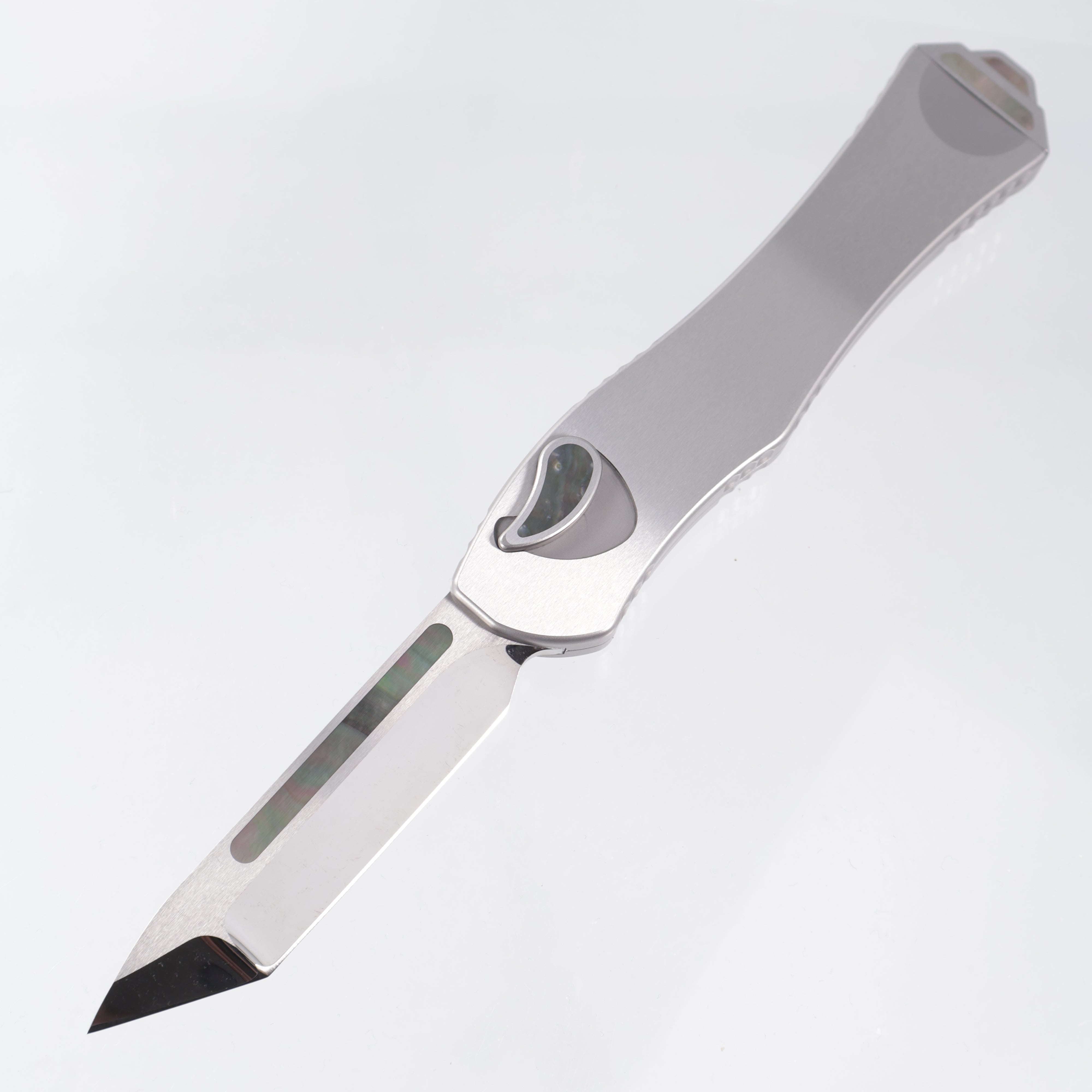 Heretic Hydra V4 Custom - Cracked Ice Compound Grind Tanto - Stainless Steel Chassis w/ Black Pearl inlaid Button Cover, Button, Charging Handle & Plate S/N: 025 *PRE-OWNED*
