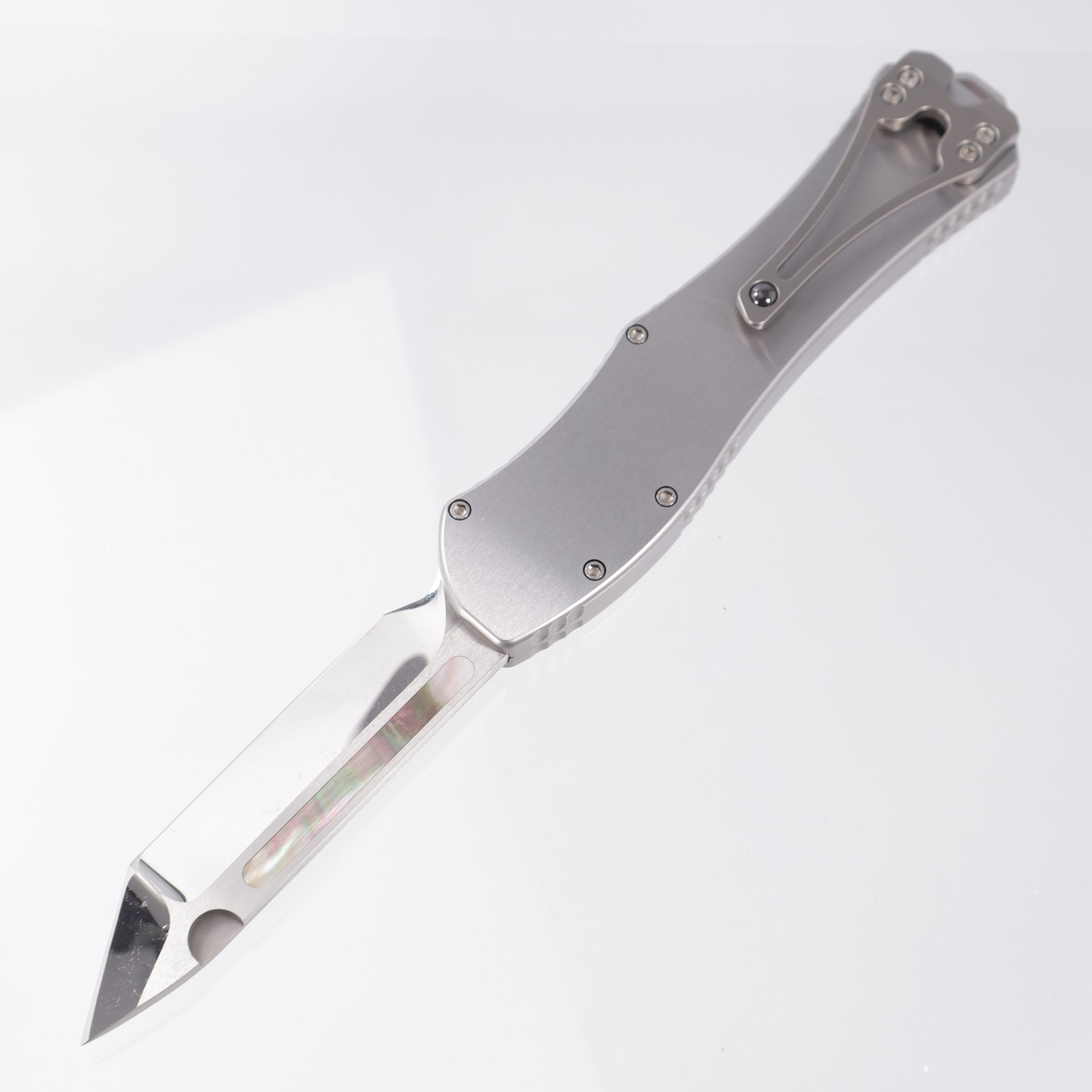 Heretic Hydra V4 Custom - Cracked Ice Compound Grind Tanto - Stainless Steel Chassis w/ Black Pearl inlaid Button Cover, Button, Charging Handle & Plate S/N: 025 *PRE-OWNED*