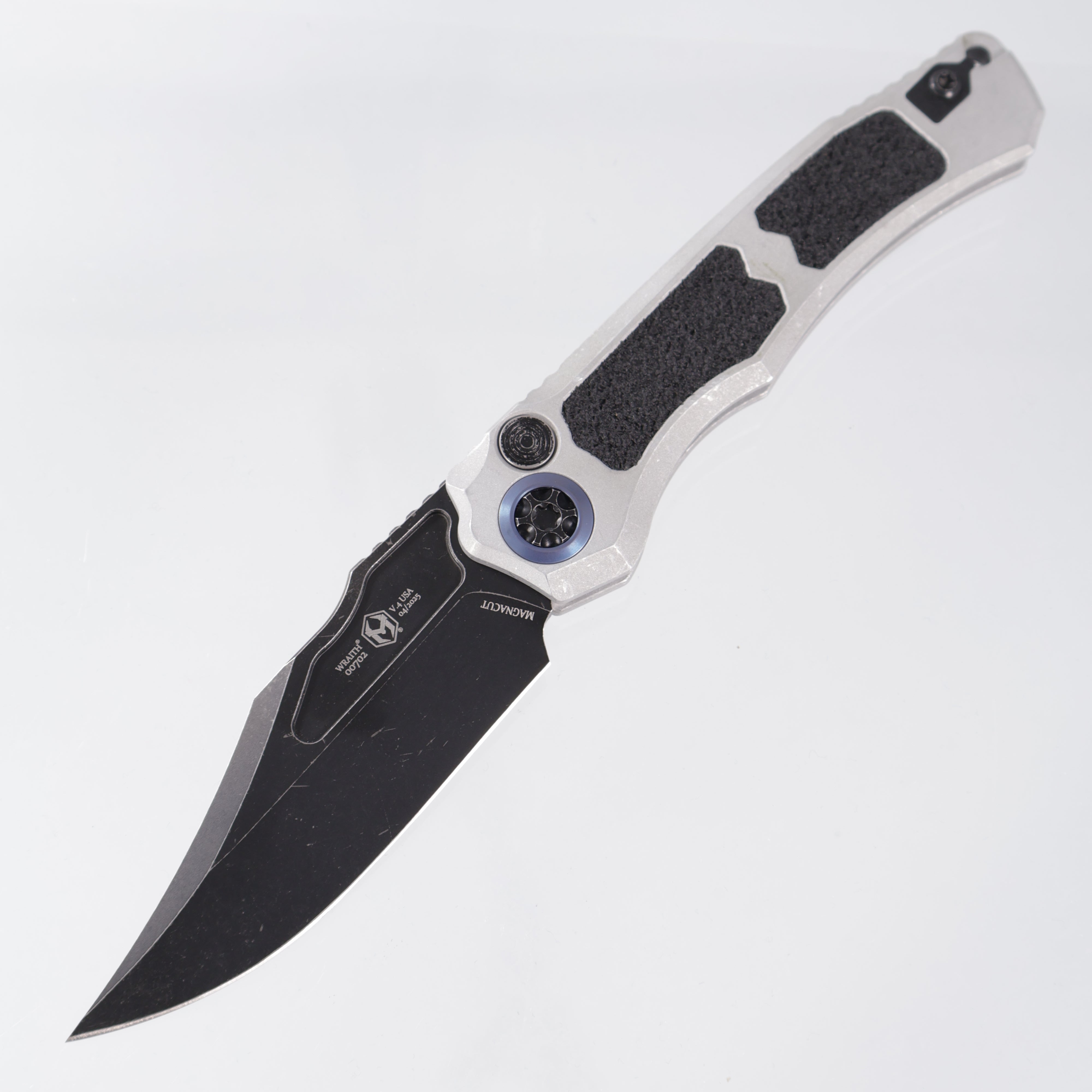 Heretic Wraith V4 Auto Bowie - Blizzardworn Aluminum - Battle Black Magnacut - H002-8A-BLZ *PRE-OWNED*