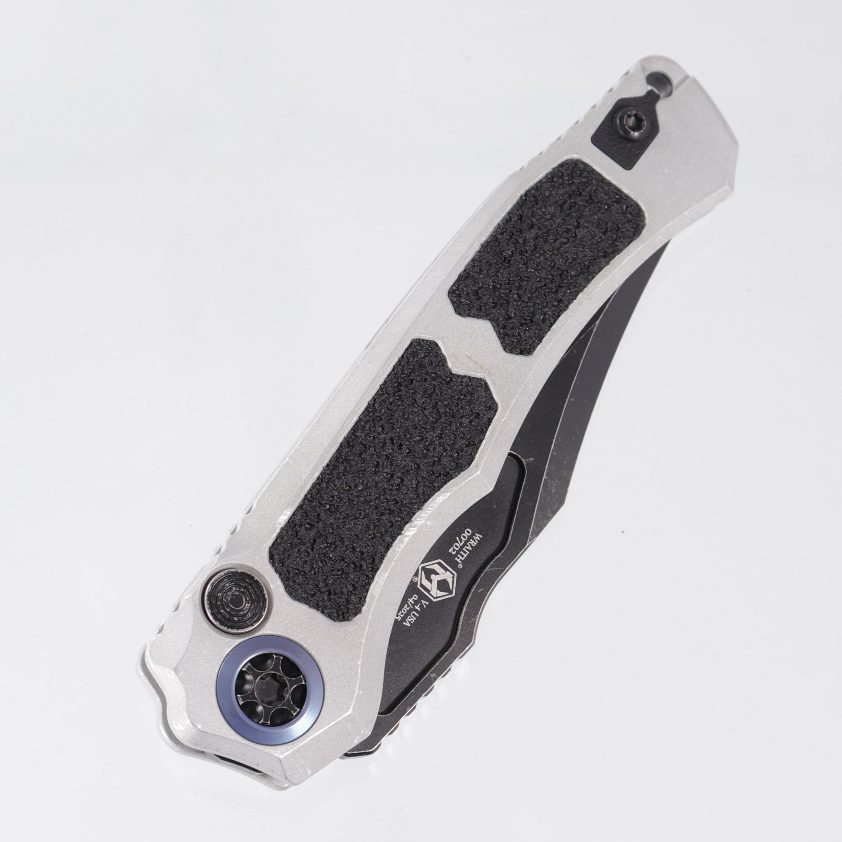 Heretic Wraith V4 Auto Bowie - Blizzardworn Aluminum - Battle Black Magnacut - H002-8A-BLZ *PRE-OWNED*