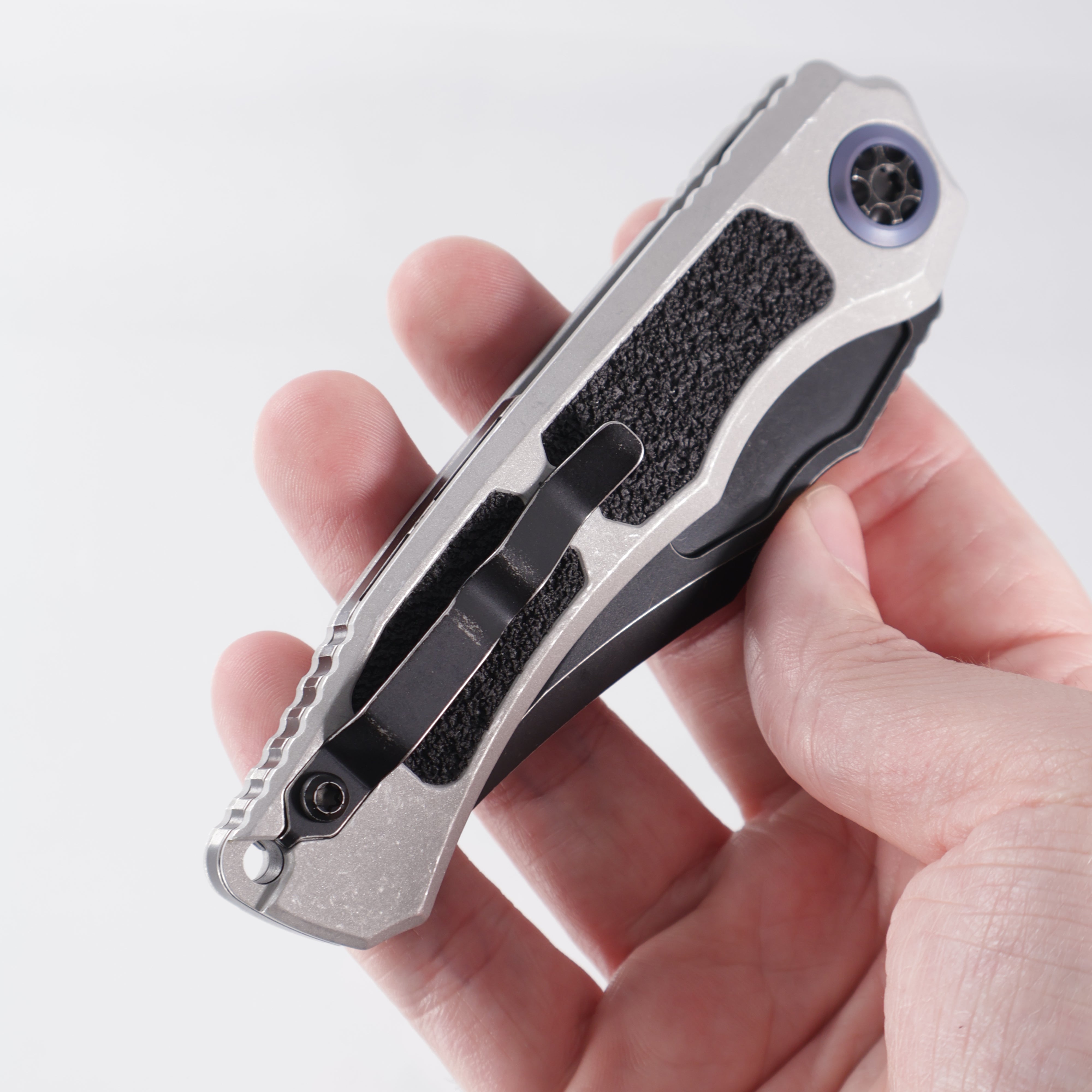 Heretic Wraith V4 Auto Bowie - Blizzardworn Aluminum - Battle Black Magnacut - H002-8A-BLZ *PRE-OWNED*