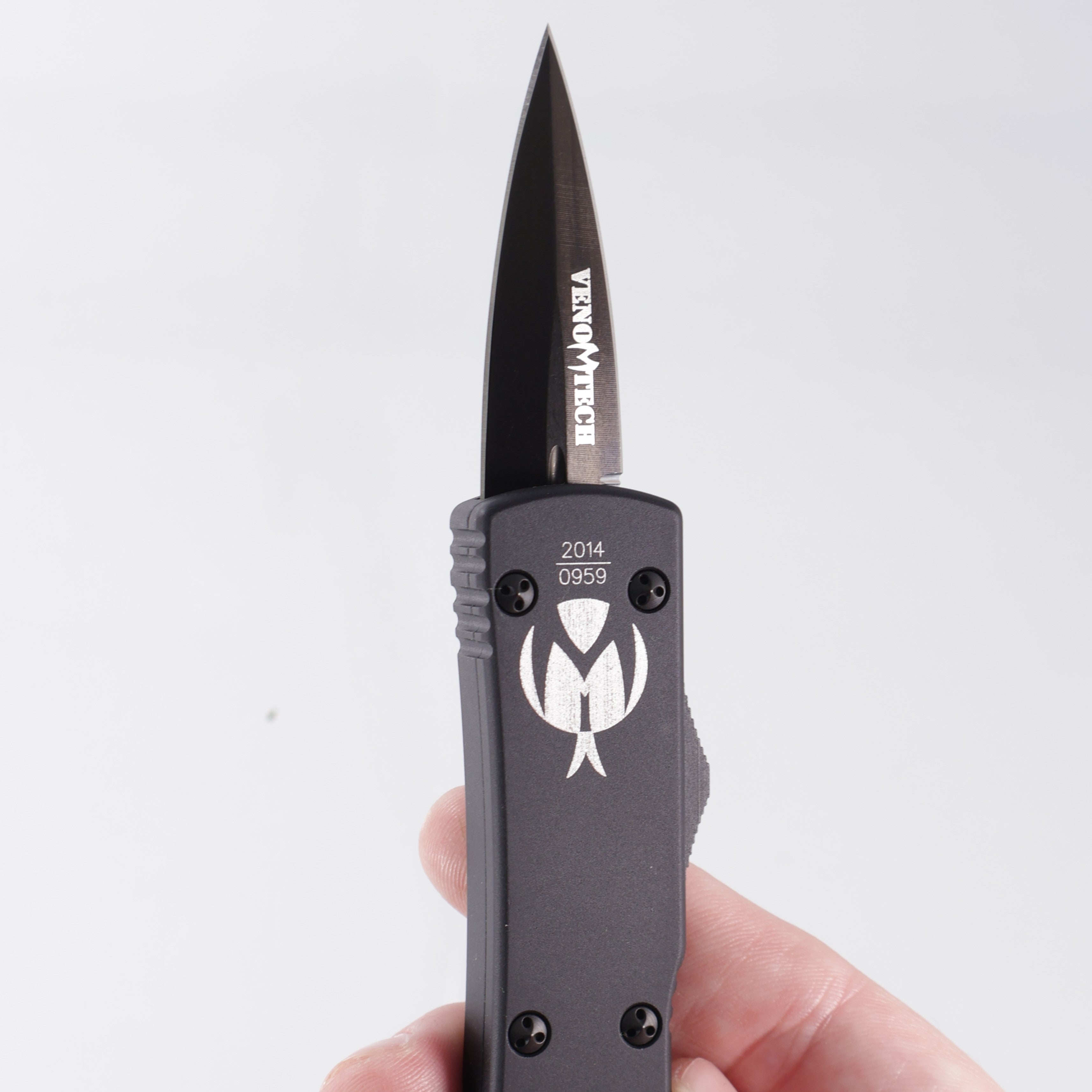 Microtech Venomtech - Black Aluminum - DLC Full Serrate Blade - 2014 Build *PRE-OWNED*