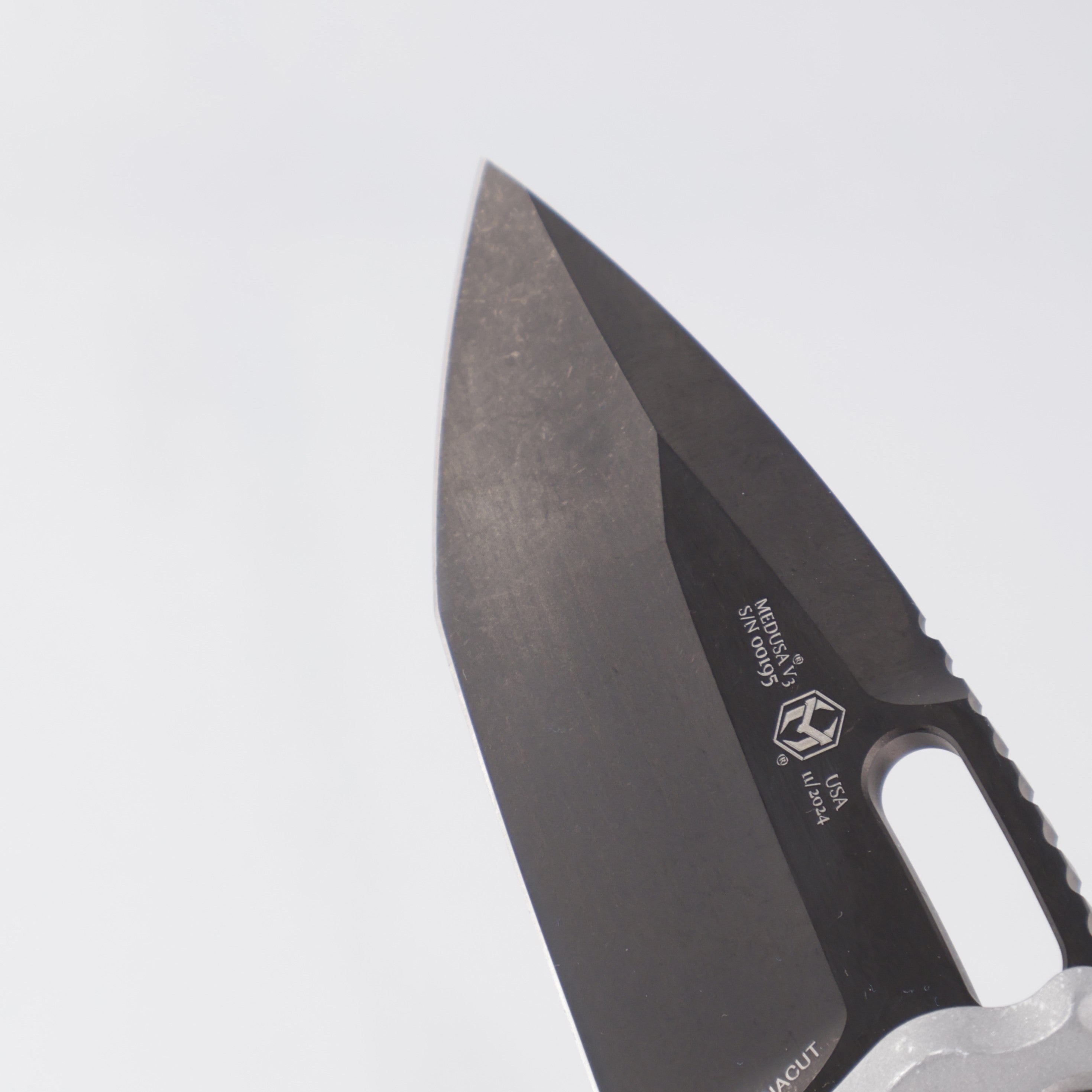 Heretic Medusa V3 Auto Tanto - Blizzardworn Aluminum - DLC Magnacut - H011-6A-BLZ *PRE-OWNED*