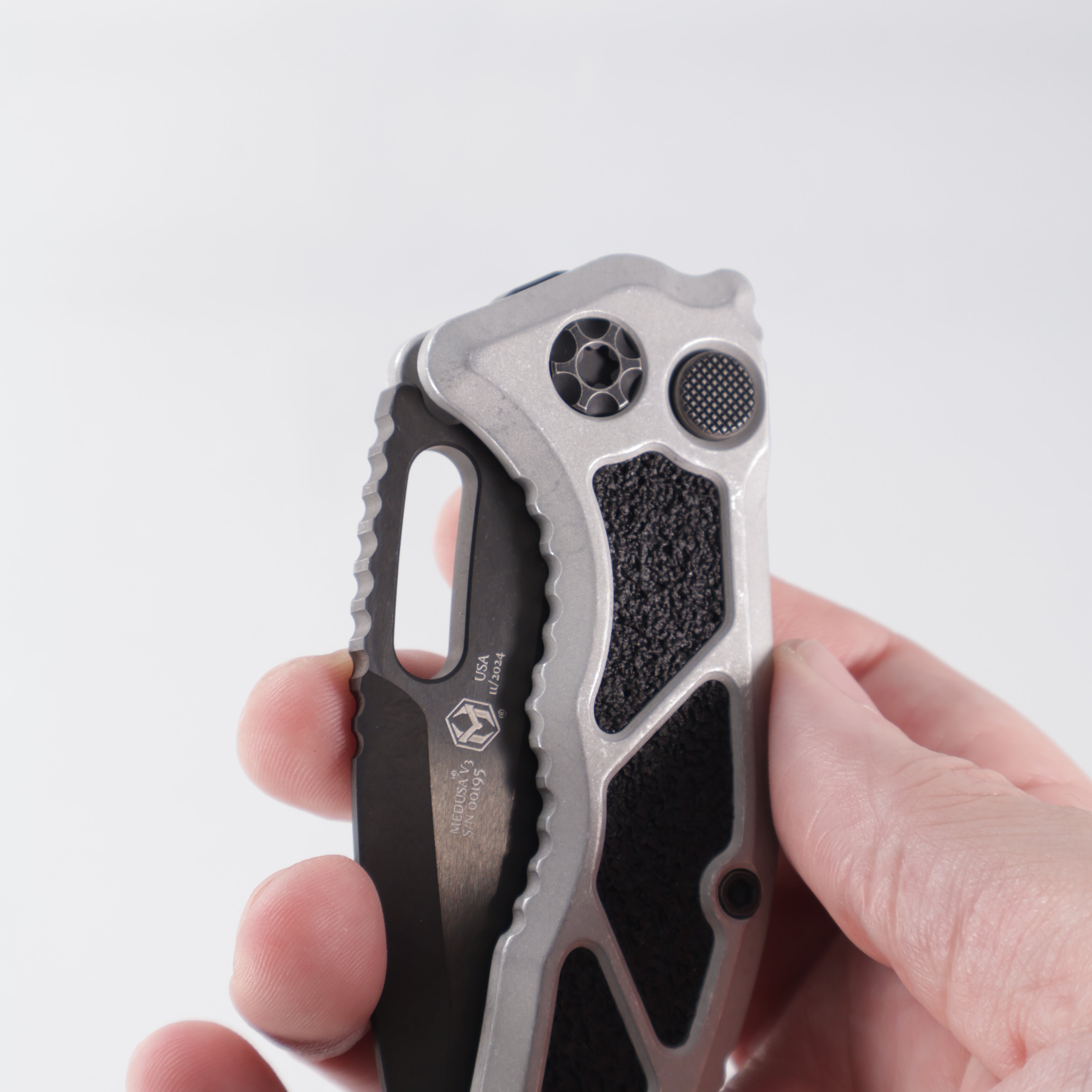 Heretic Medusa V3 Auto Tanto - Blizzardworn Aluminum - DLC Magnacut - H011-6A-BLZ *PRE-OWNED*