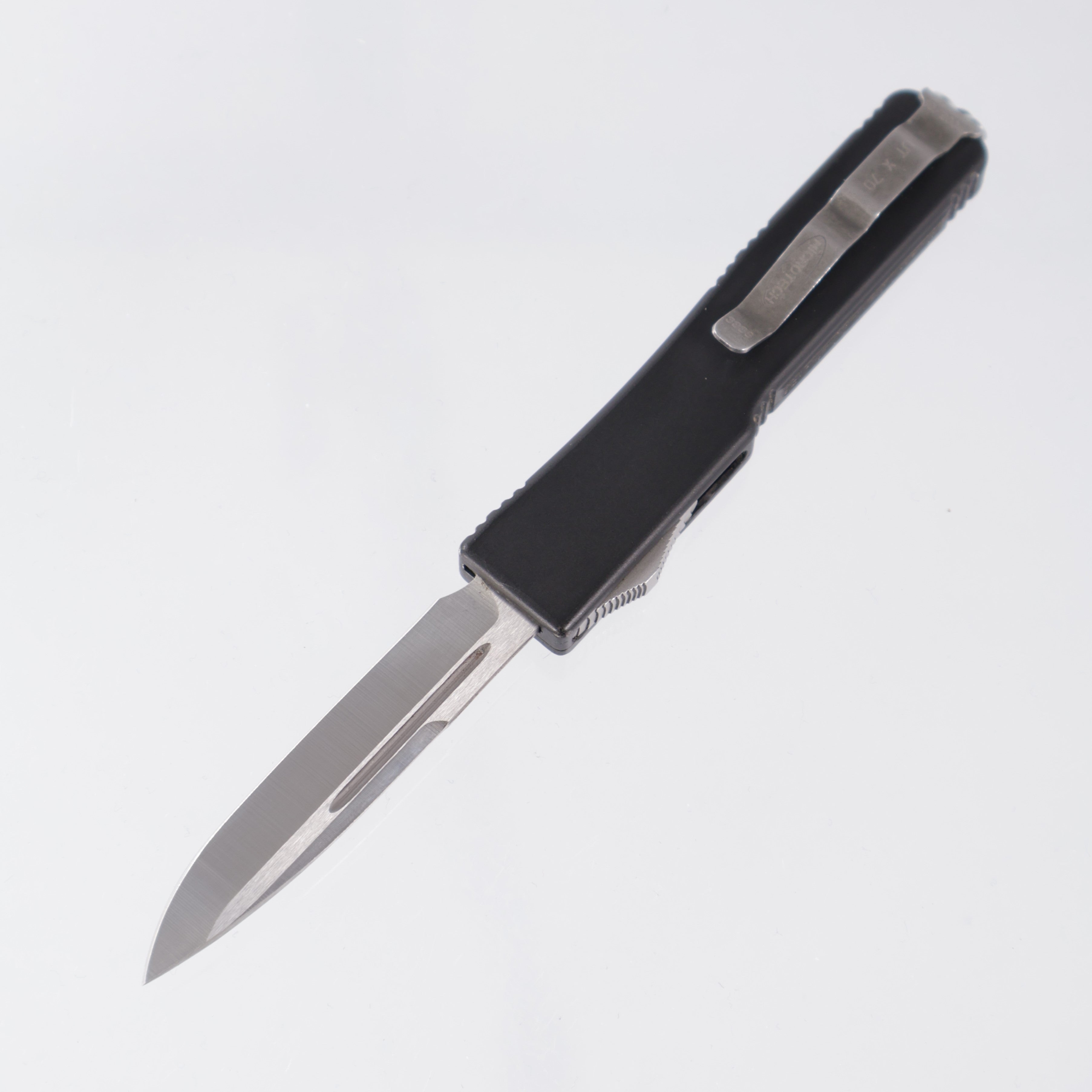Microtech UTX-70 Single Edge - Carbon Fiber Top w/ Black Aluminum Chassis - Satin Blade - 10/2004 Build *PRE-OWNED*