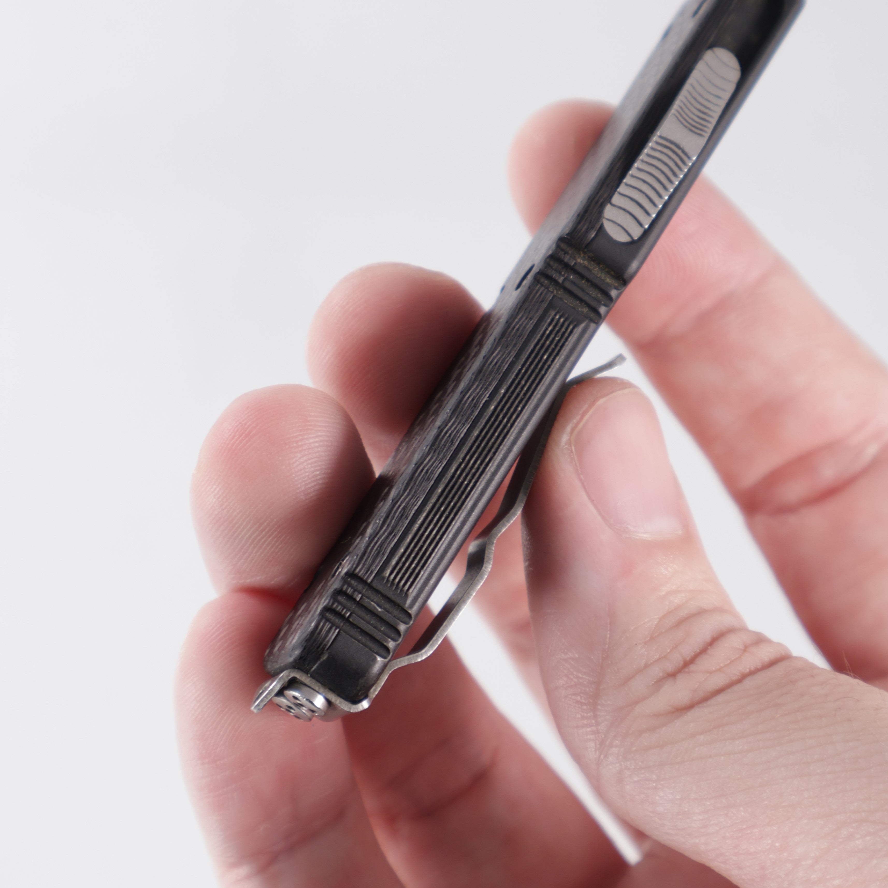 Microtech UTX-70 Single Edge - Carbon Fiber Top w/ Black Aluminum Chassis - Satin Blade - 10/2004 Build *PRE-OWNED*