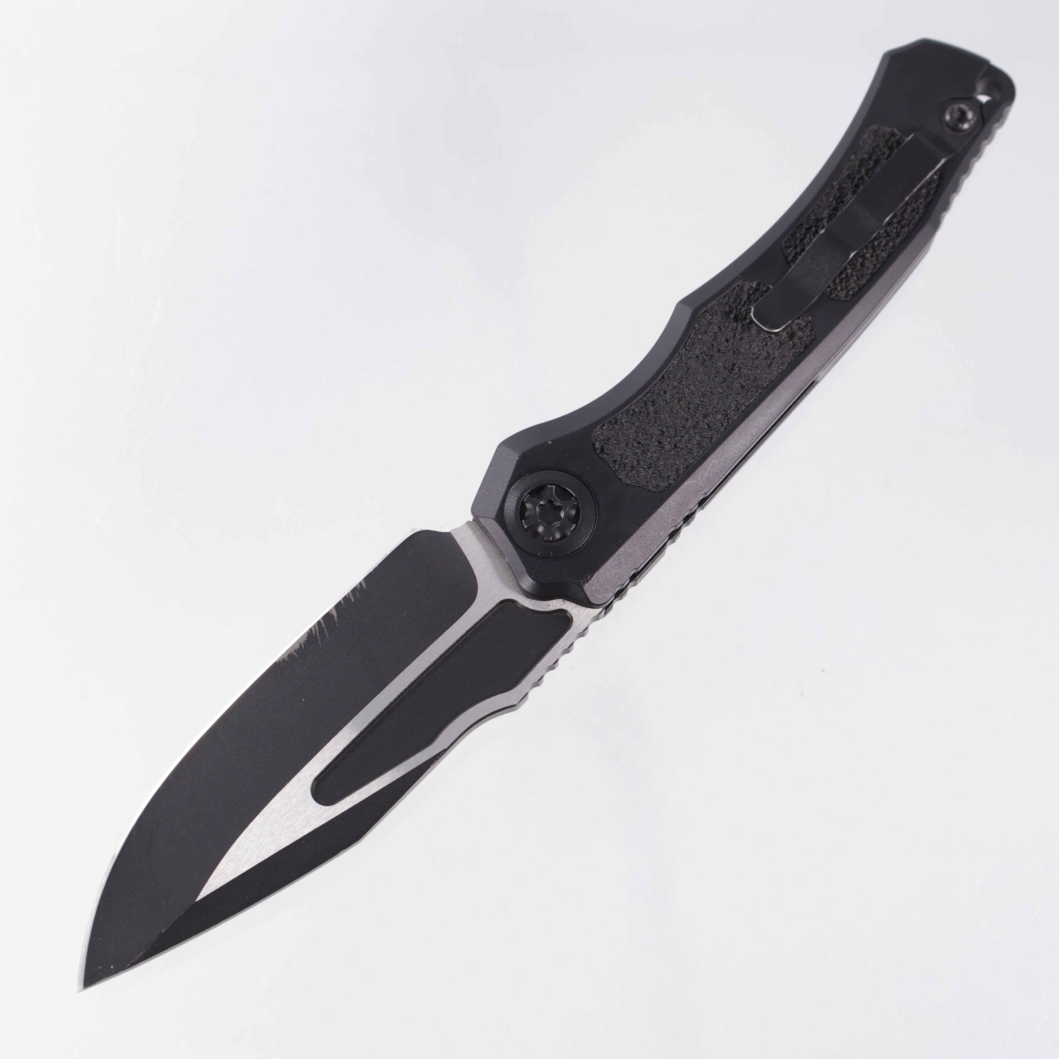 Heretic Wraith V4 Auto Clip Point - Black Aluminum - Two-Tone Magnacut - H000-10A-T *PRE-OWNED*