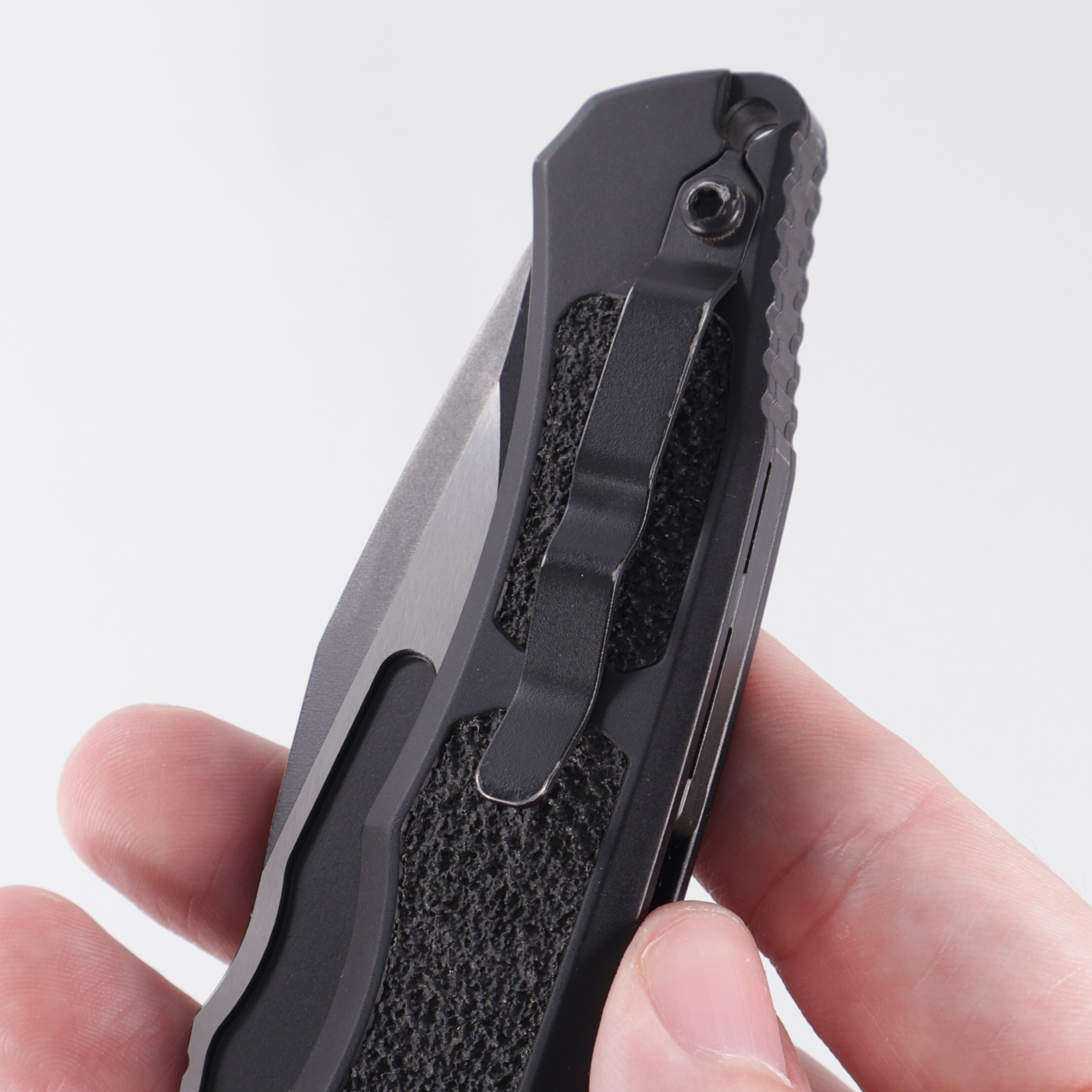 Heretic Wraith V4 Auto Clip Point - Black Aluminum - Two-Tone Magnacut - H000-10A-T *PRE-OWNED*