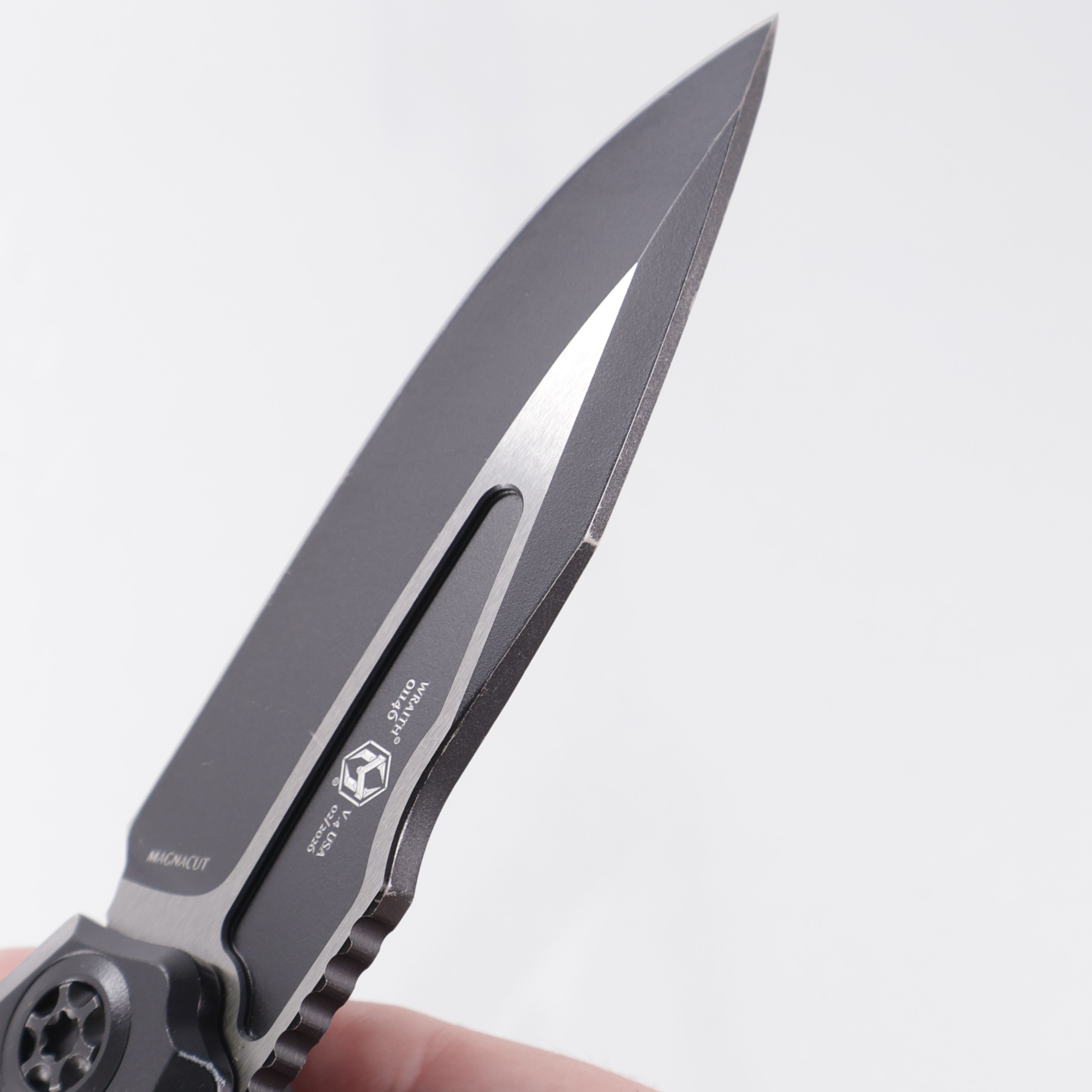 Heretic Wraith V4 Auto Clip Point - Black Aluminum - Two-Tone Magnacut - H000-10A-T *PRE-OWNED*