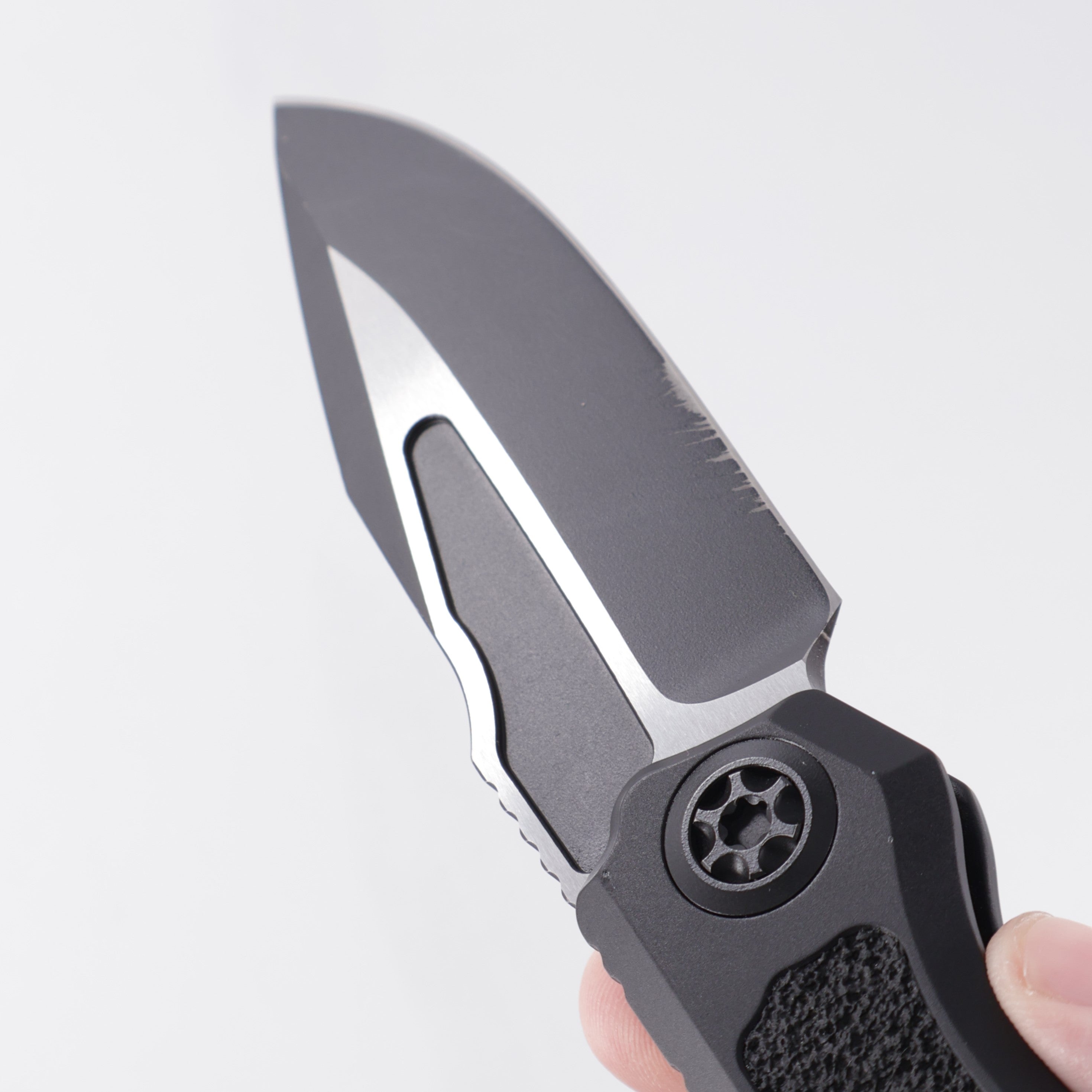 Heretic Wraith V4 Auto Clip Point - Black Aluminum - Two-Tone Magnacut - H000-10A-T *PRE-OWNED*