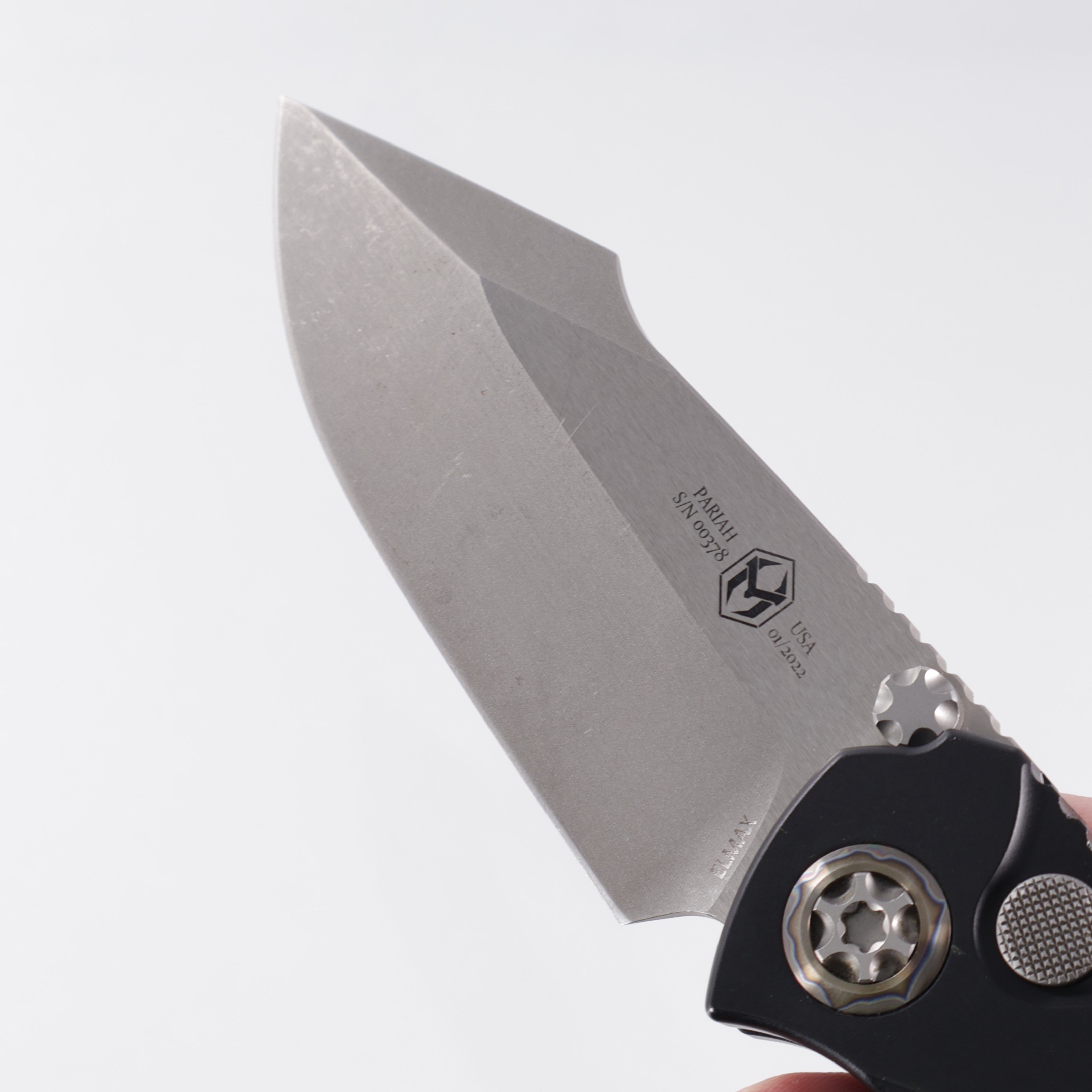 Heretic Pariah Dual Action - Black Aluminum w/ Flamed Ti Pivot Collars - Battleworn Elmax - H048-5A *PRE-OWNED*