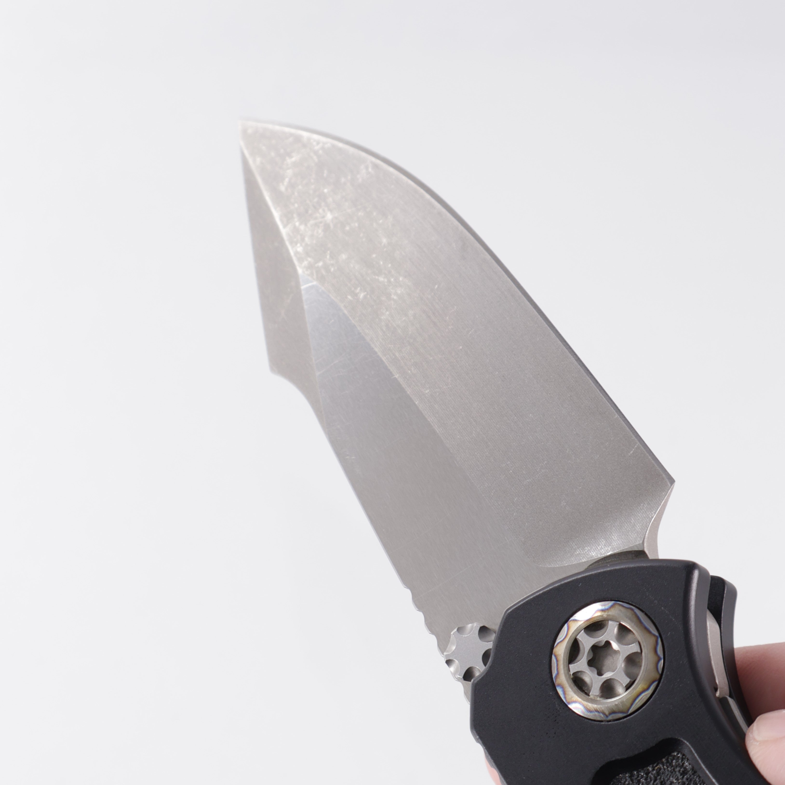Heretic Pariah Dual Action - Black Aluminum w/ Flamed Ti Pivot Collars - Battleworn Elmax - H048-5A *PRE-OWNED*