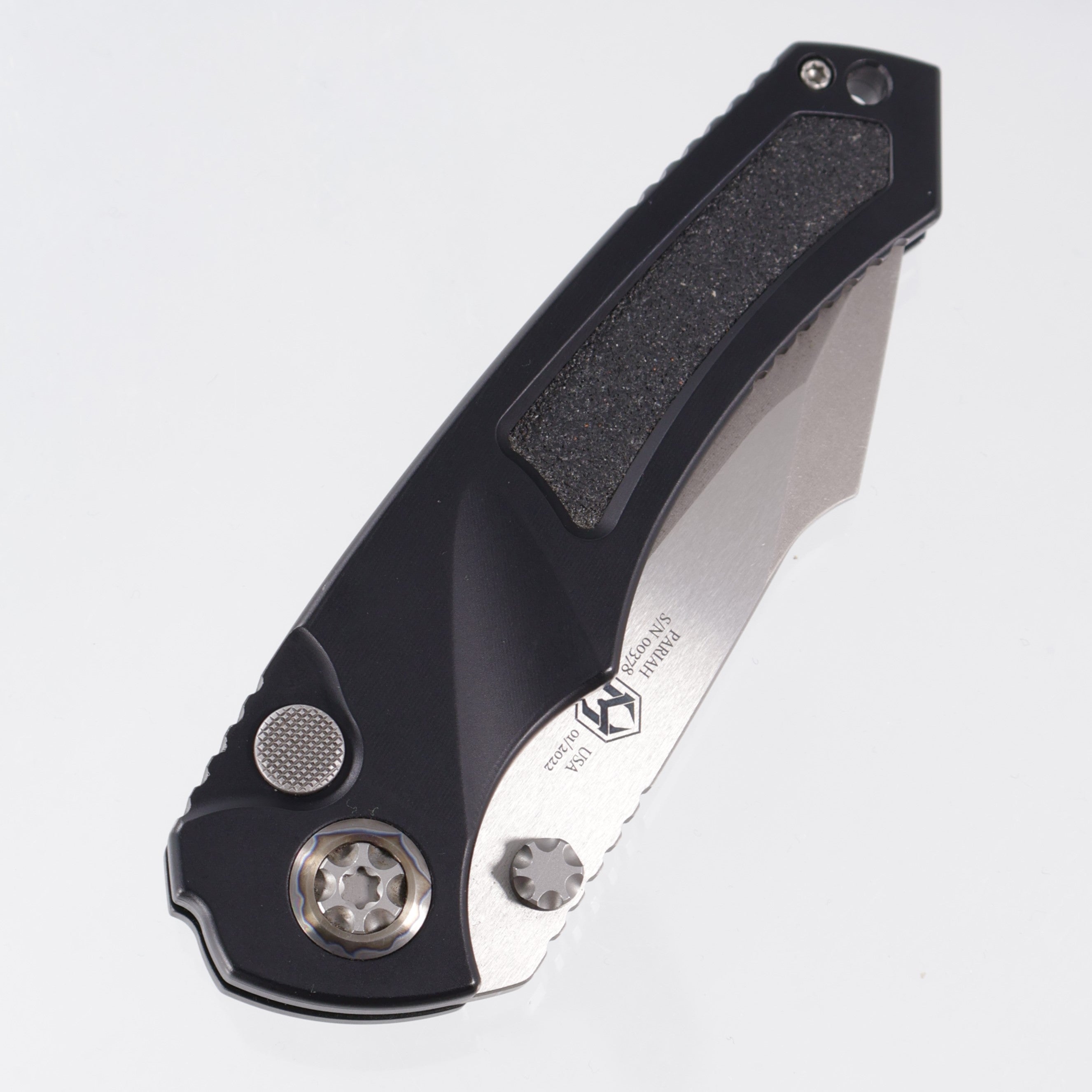 Heretic Pariah Dual Action - Black Aluminum w/ Flamed Ti Pivot Collars - Battleworn Elmax - H048-5A *PRE-OWNED*