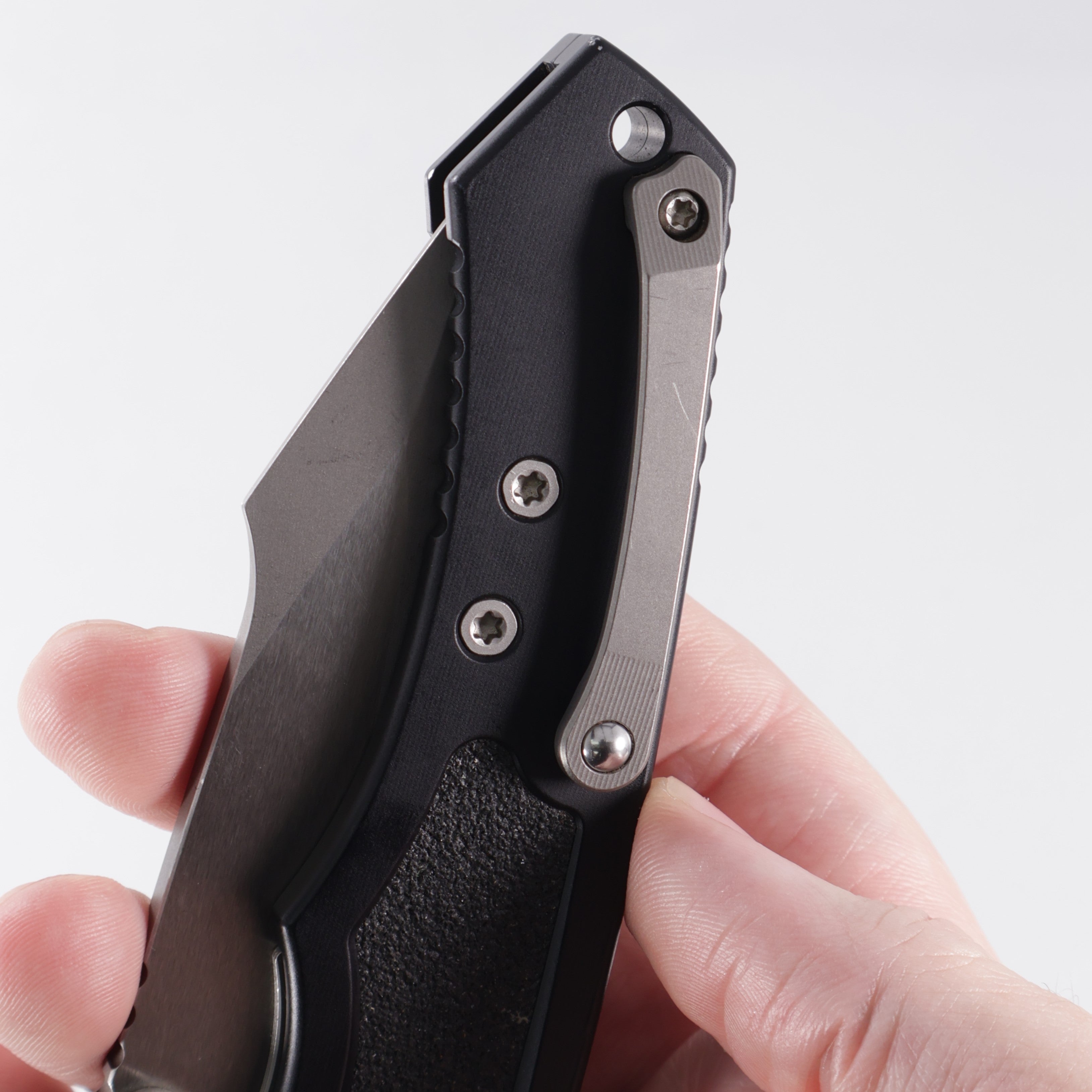 Heretic Pariah Dual Action - Black Aluminum w/ Flamed Ti Pivot Collars - Battleworn Elmax - H048-5A *PRE-OWNED*